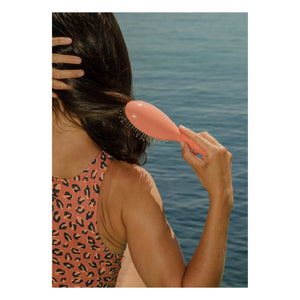 La Bonne Brosse - The Miracle No.4 Hairbrush - Detangling, Exfoliating, and Massaging | Coral