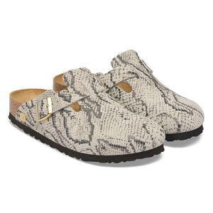 BIRKENSTOCK - قبقاب Boston Rivet بنقشة جلد الأفعى | رمادي فاتح