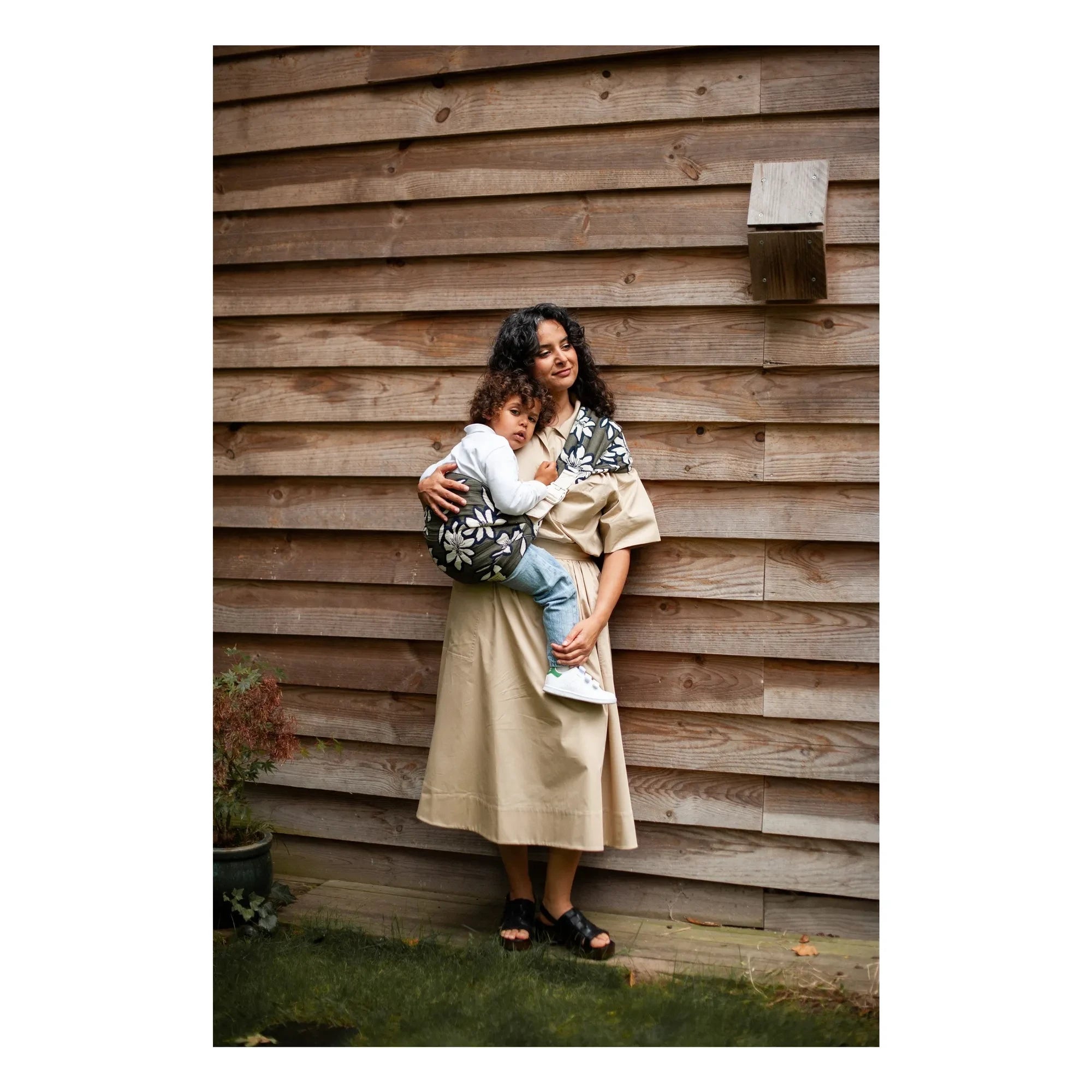 Mama Hangs - Babytrage Carry & Walk | Khaki