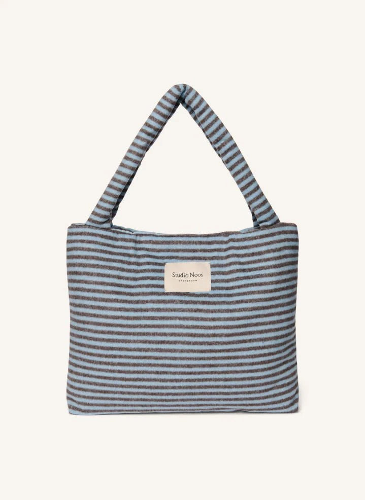 Studio Noos - Gestreifte Wickeltasche aus Wolle | Hellblau