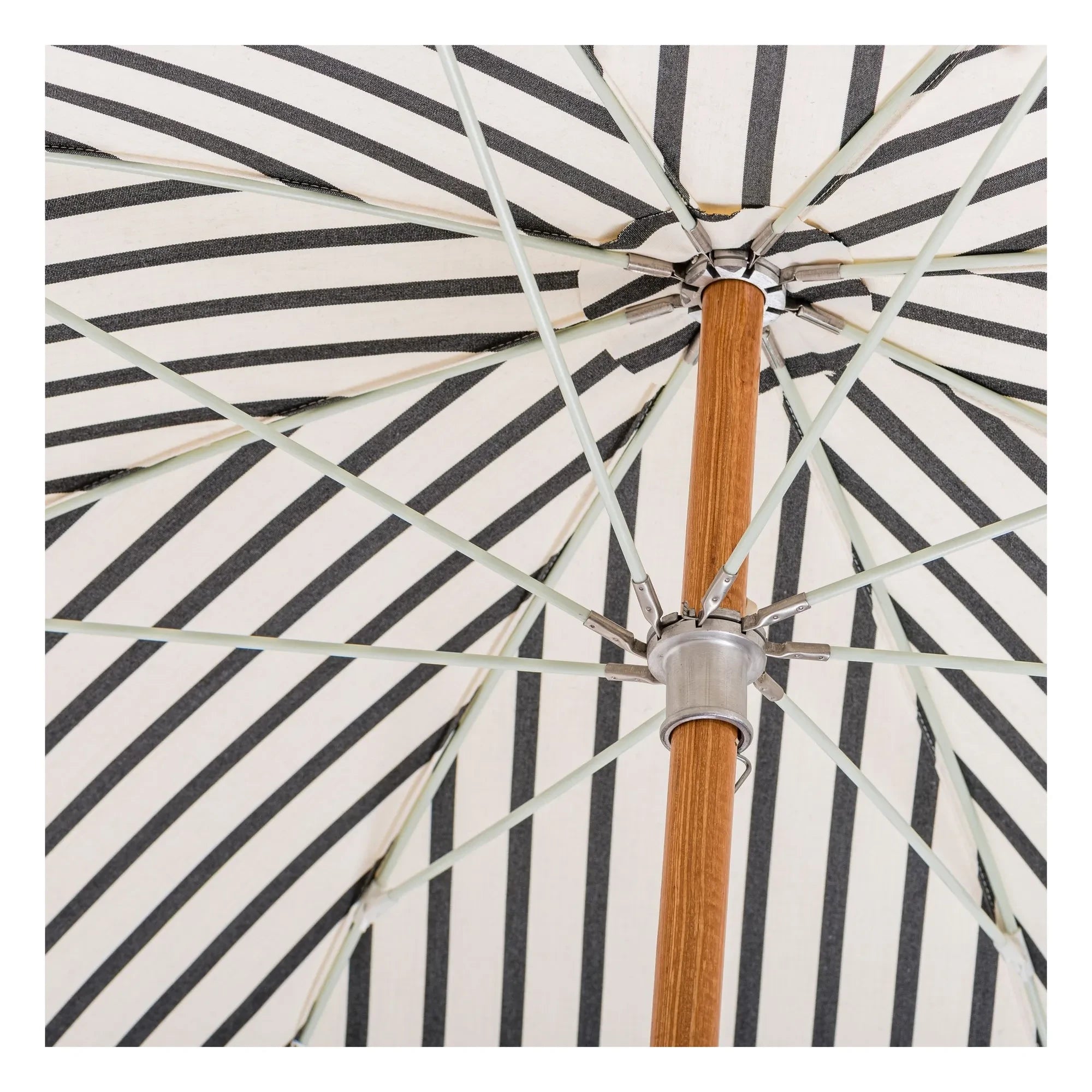 Business & Pleasure Co. – Premium Sonnenschirm mit Fransen | Schwarz
