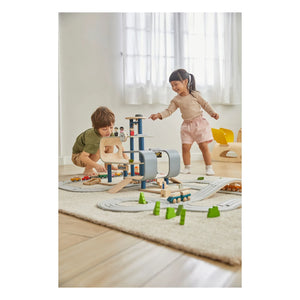 Plan Toys - Holzeisenbahn-Station Spielzeug