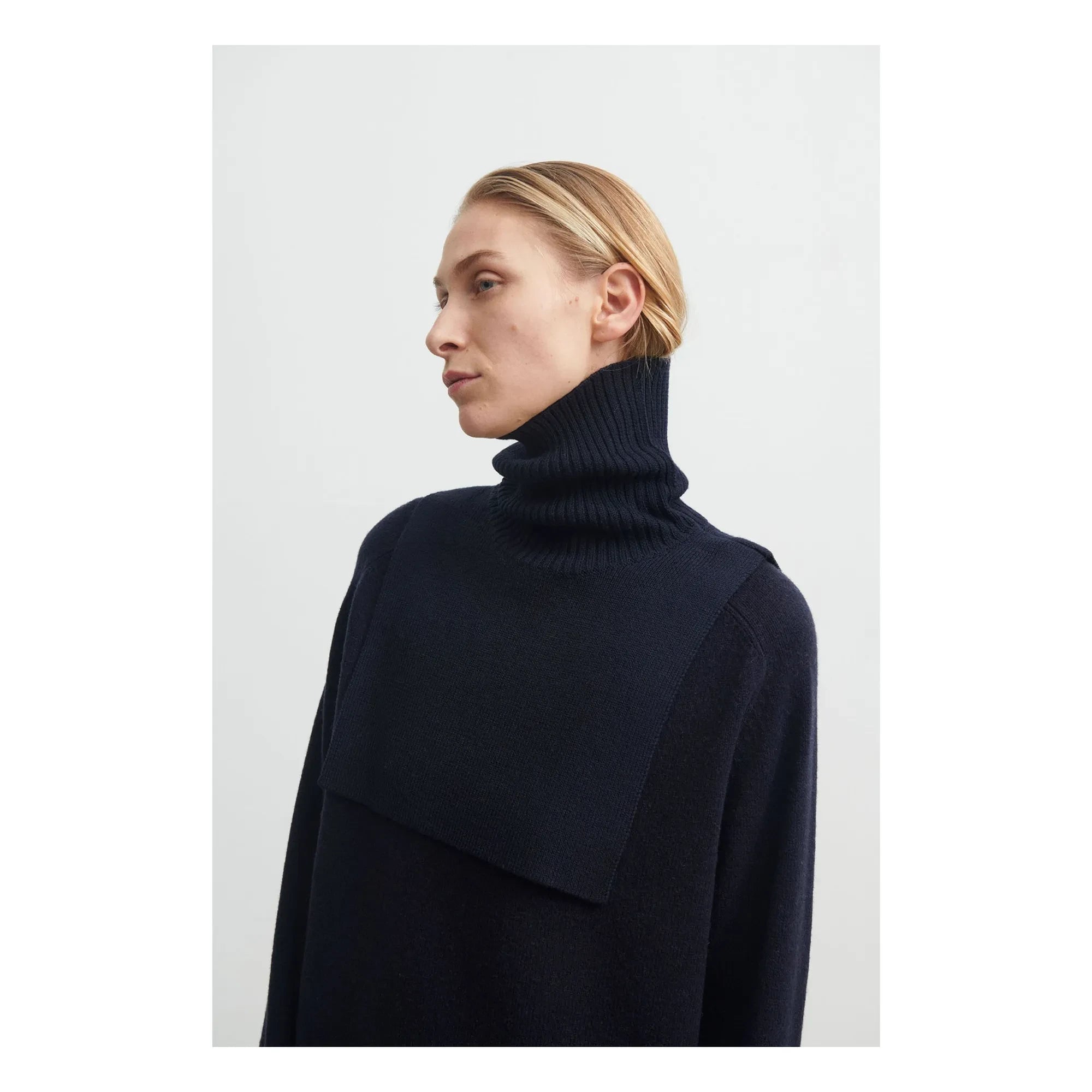 FUB - Merino Wool Turtleneck - Women's Collection | Navy Blue