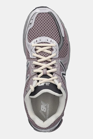 New Balance 860