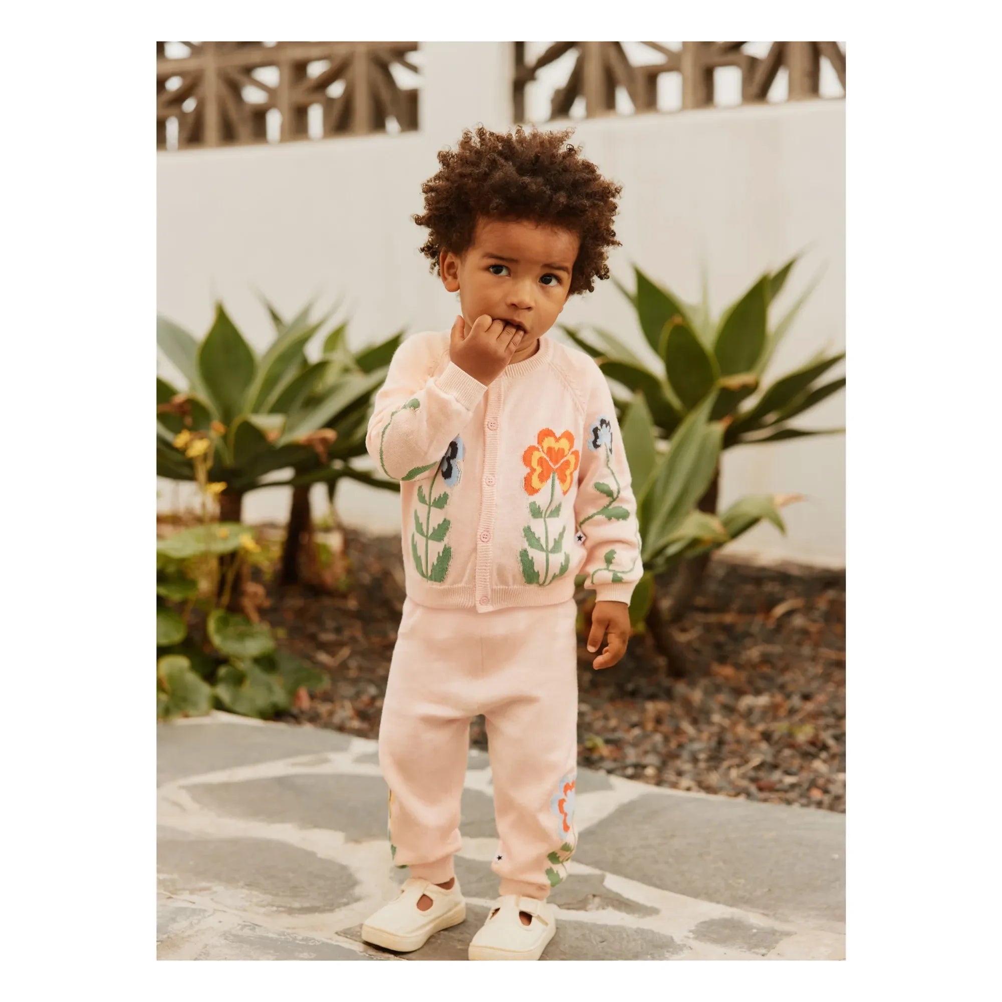 Molo – Jogginghose aus Bio-Baumwolle mit Blumenmuster | Hellrosa
