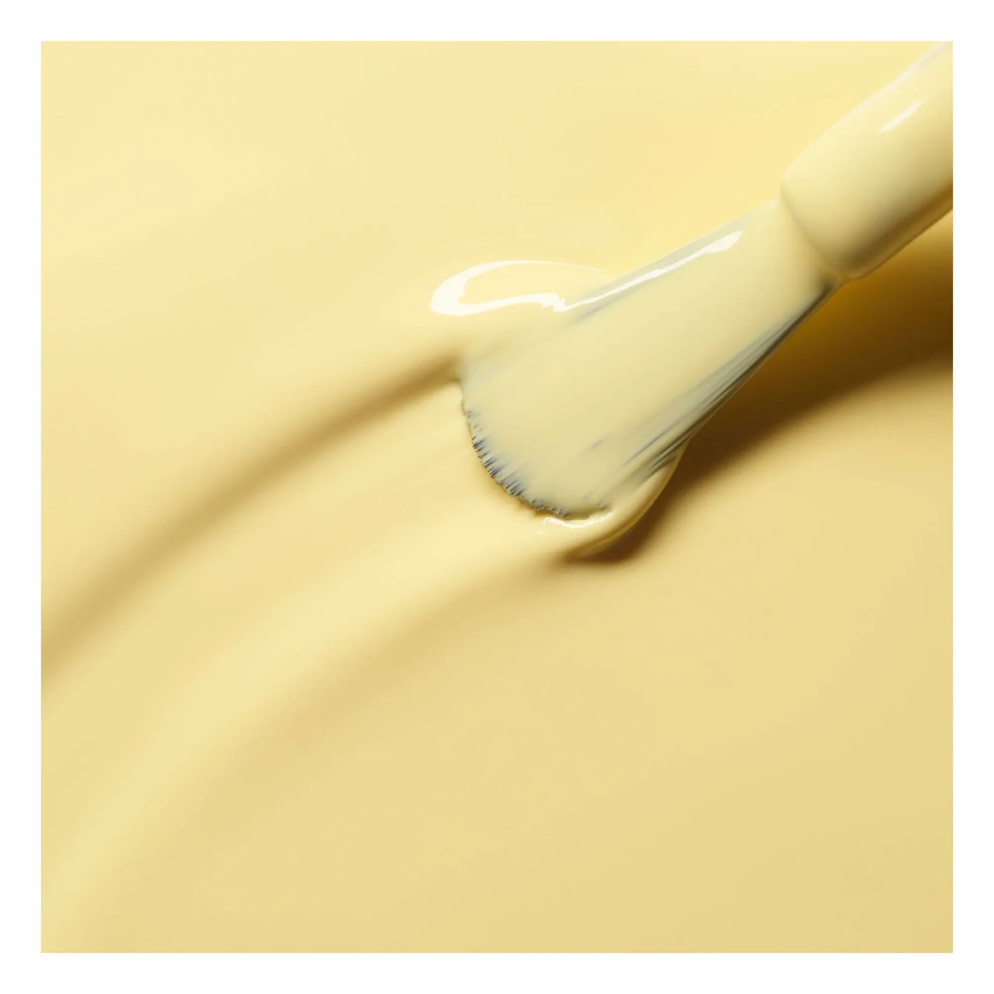 Manucurist - Mimosa Green Flash Yarı Kalıcı Oje - 15 ml