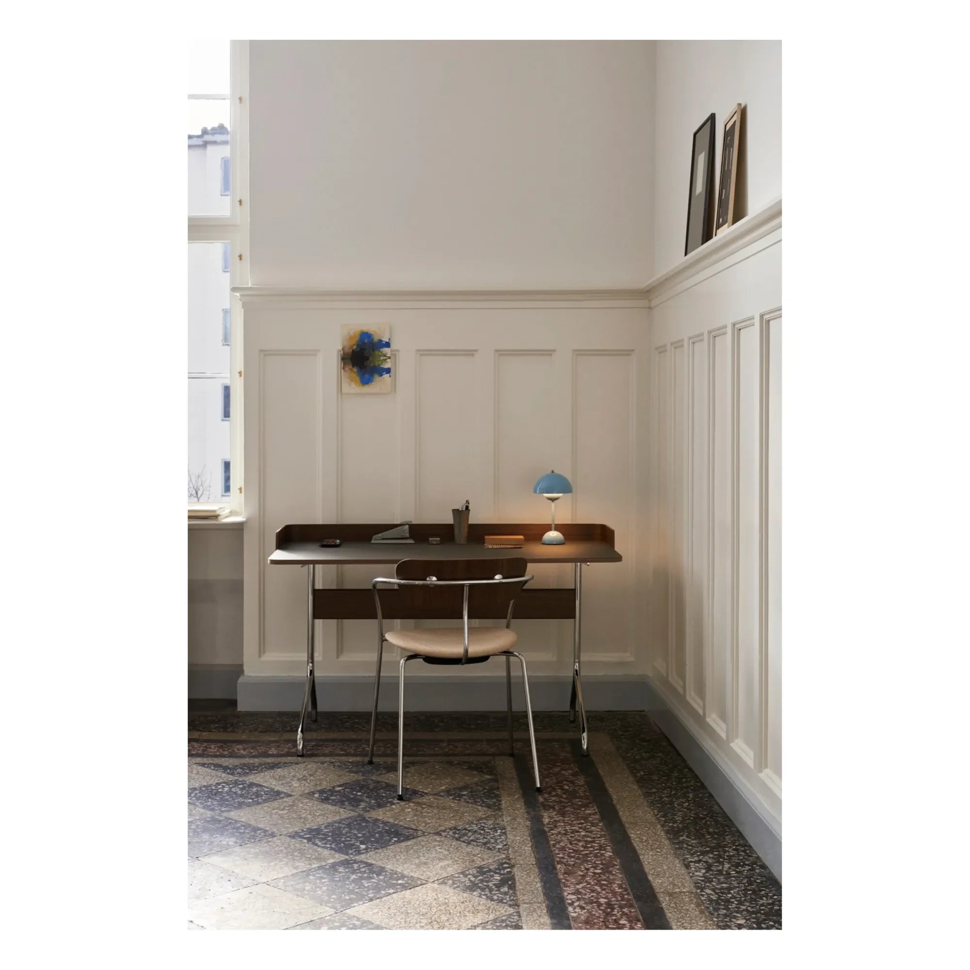 & Tradition - Pavilion AV17 Tisch, Chromgestell | Nussbaum