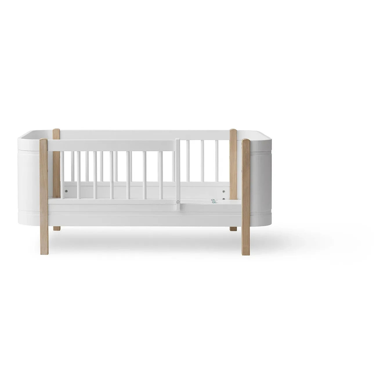 Oliver Furniture - Ahşap Mini+ beşik yatak, junior kit dahil | Meşe