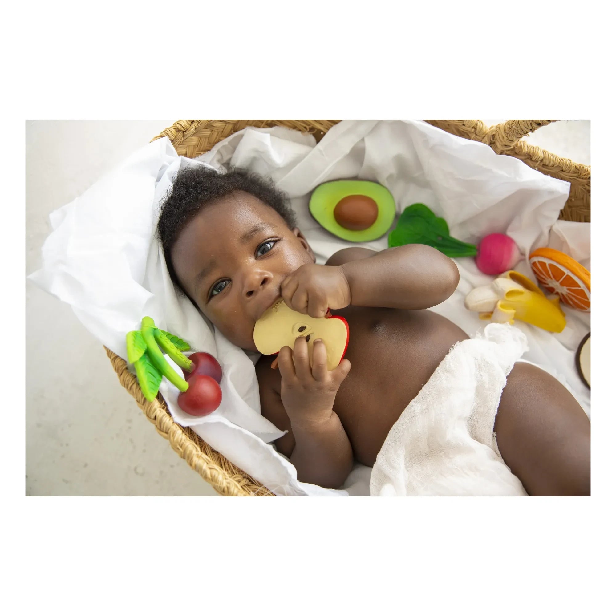 Oli & Carol - Pepita Apple Teething Ring | Yellow