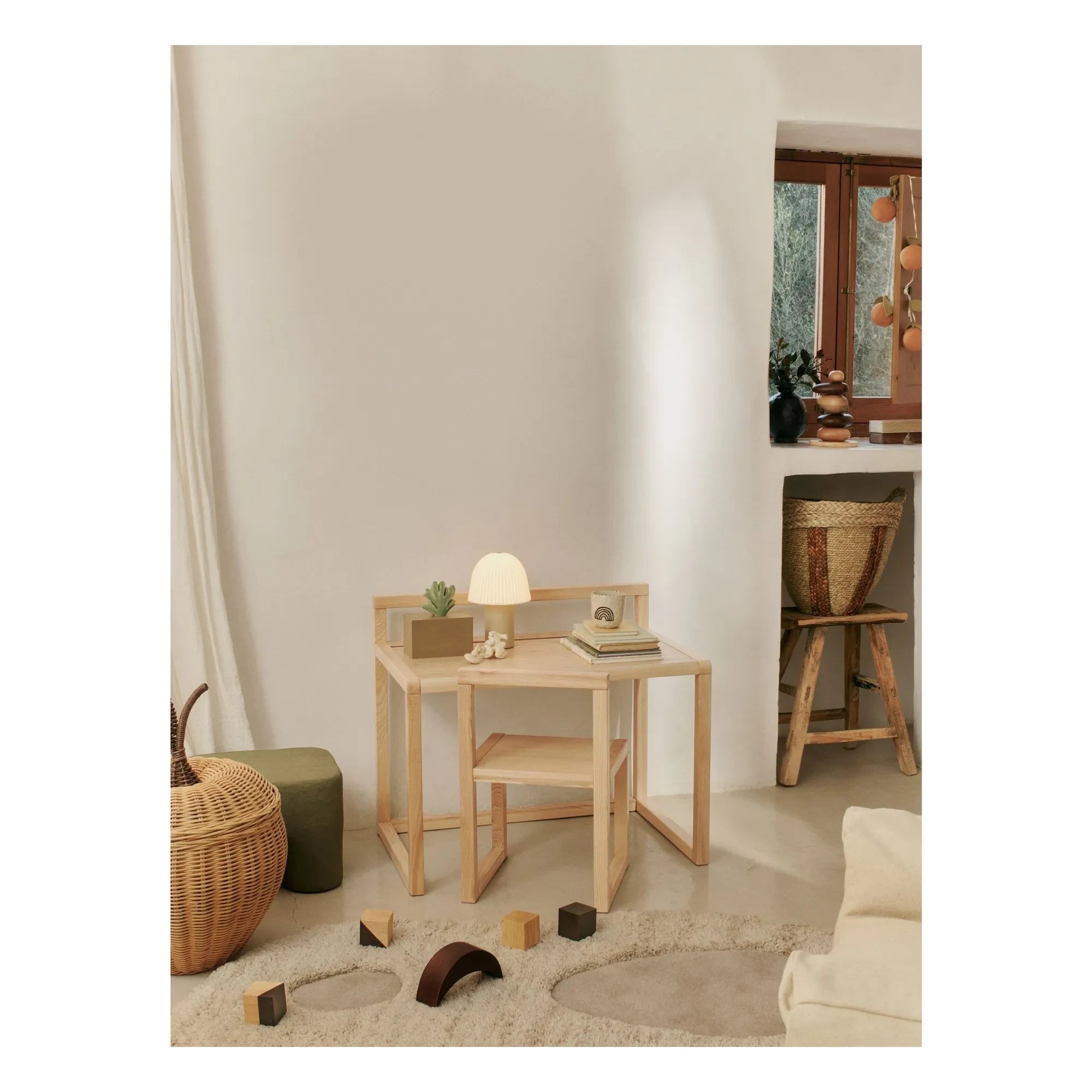 Ferm Living Kids - Fırfırlı masa lambası | Bej