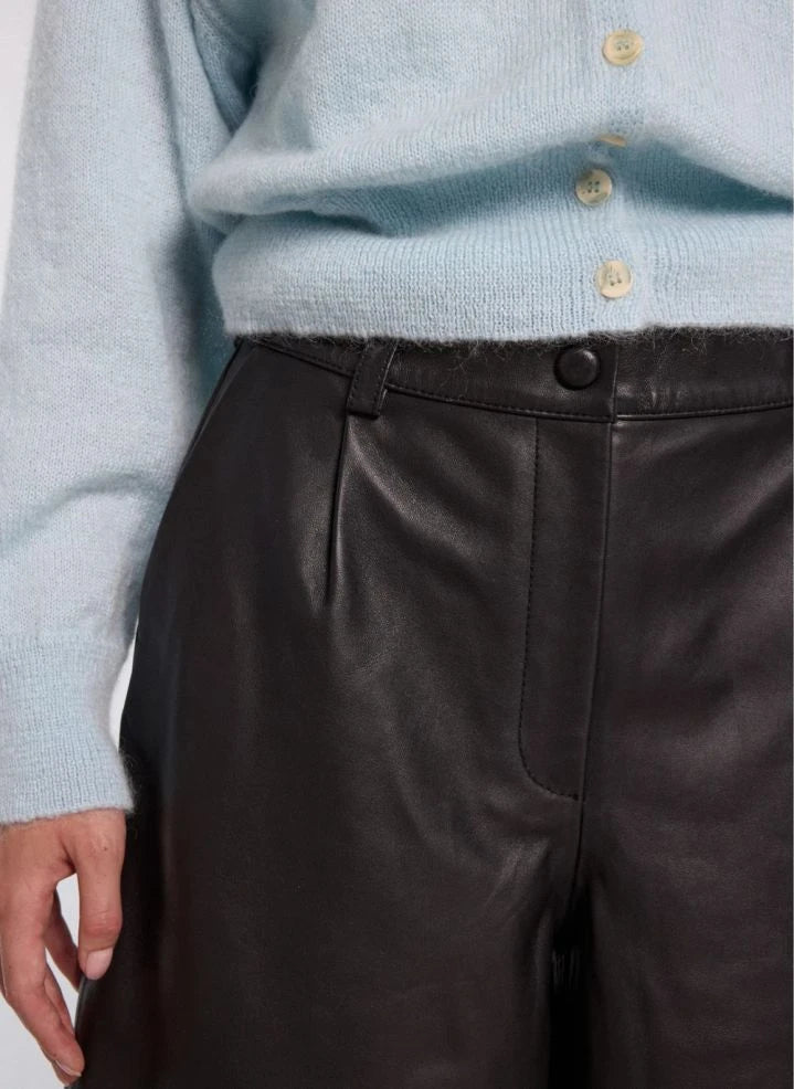 Nitah - Karl Shorts | Schwarz