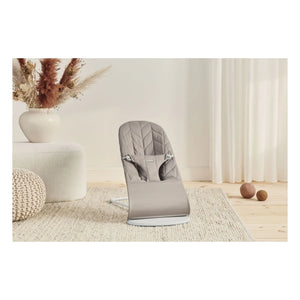 BabyBjörn – Bliss Wippe aus gesteppter Baumwolle, Petal | Sand