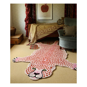 Doing Goods - Rosa Wolle Leopard Teppich | Rosa
