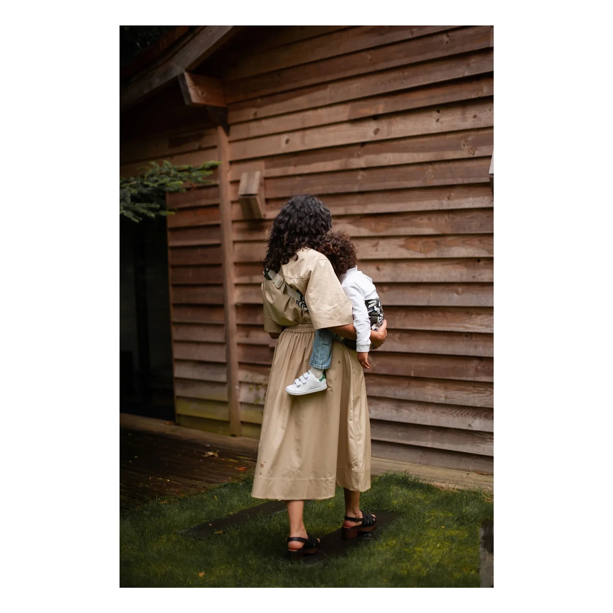 Mama Hangs - Babytrage Carry & Walk | Khaki