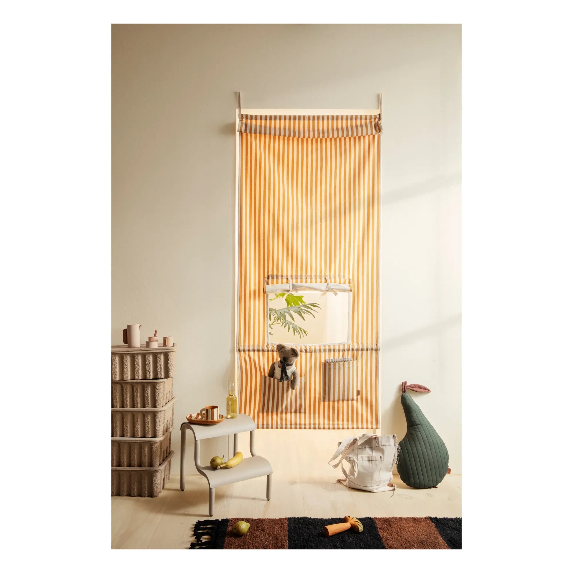 Ferm Living - Milu Porselen Fincan ve Tabak | Kırmızı