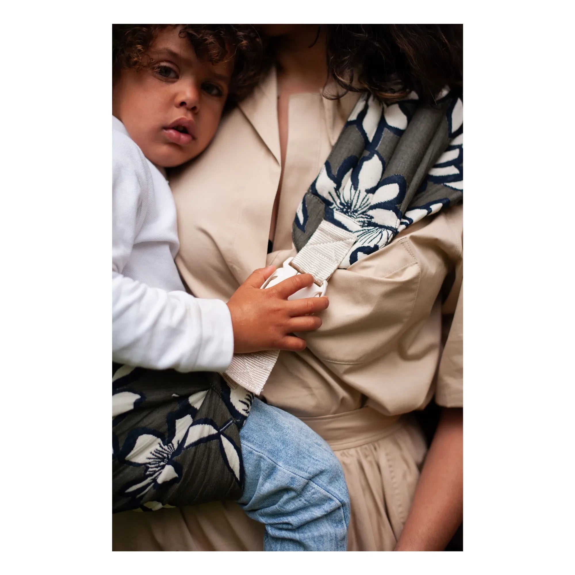 Mama Hangs - Babytrage Carry & Walk | Khaki
