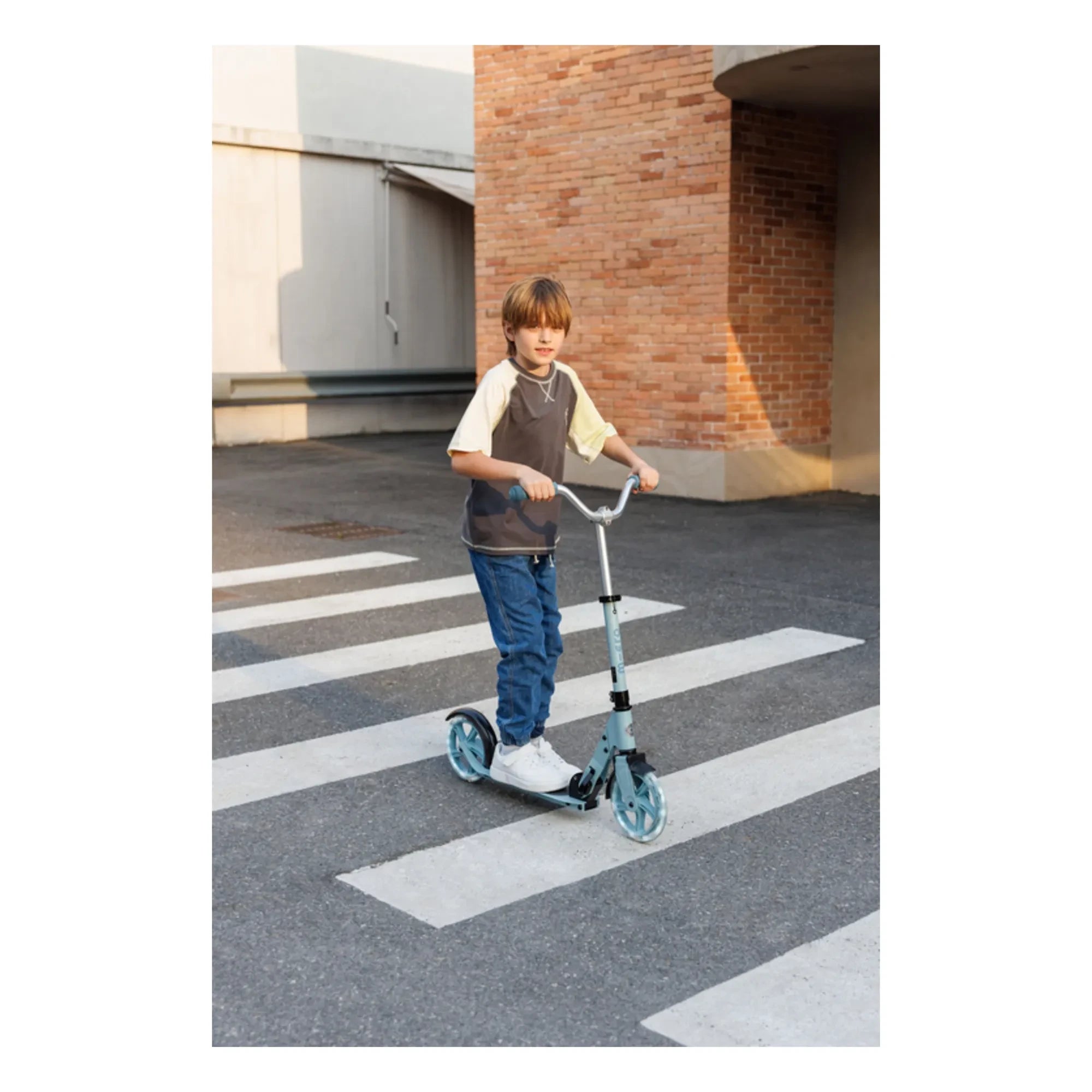 Micro - LED Cruiser Scooter | Buz Mavisi
