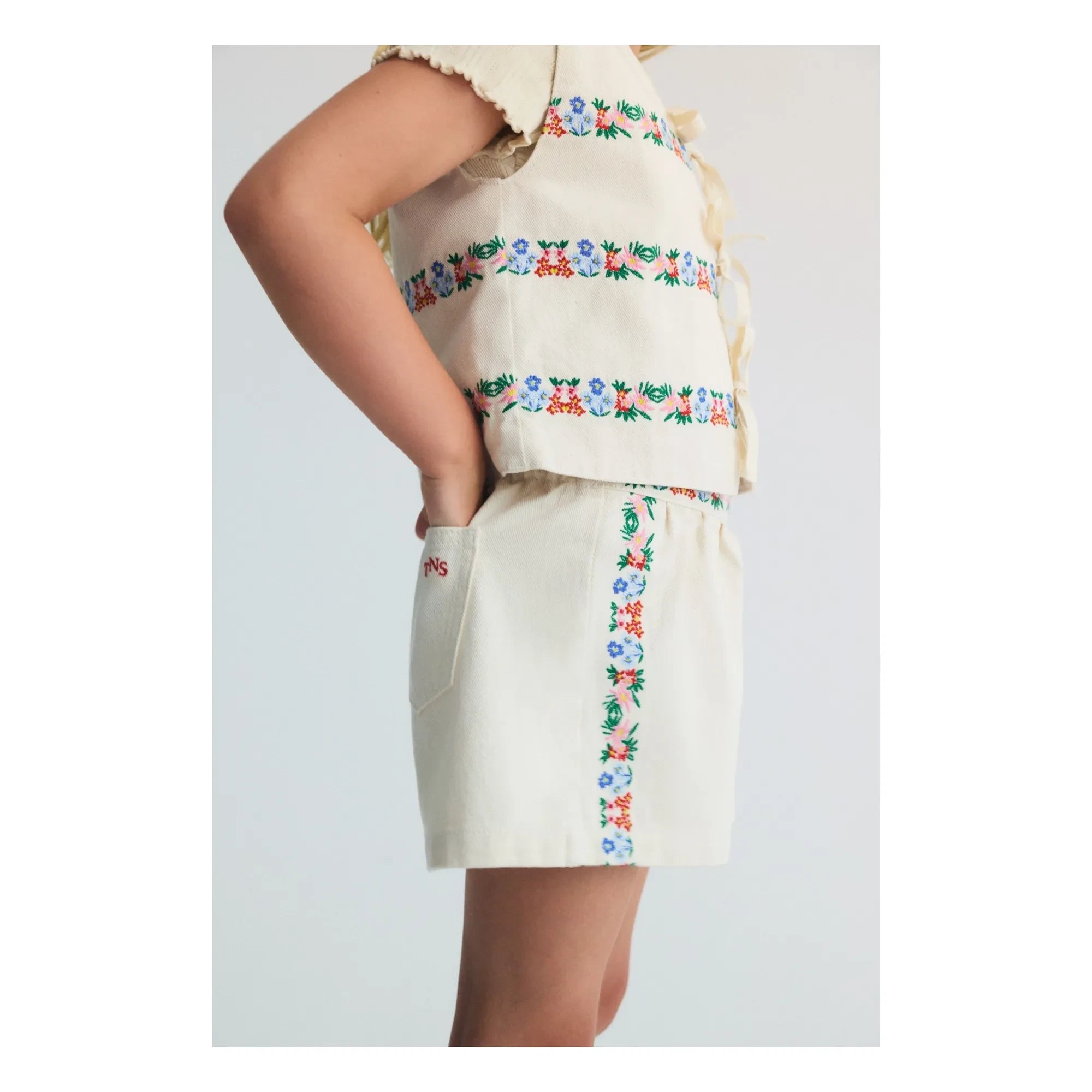 the new society - BCI Cotton Malva Floral Embroidery Shorts | Ecru