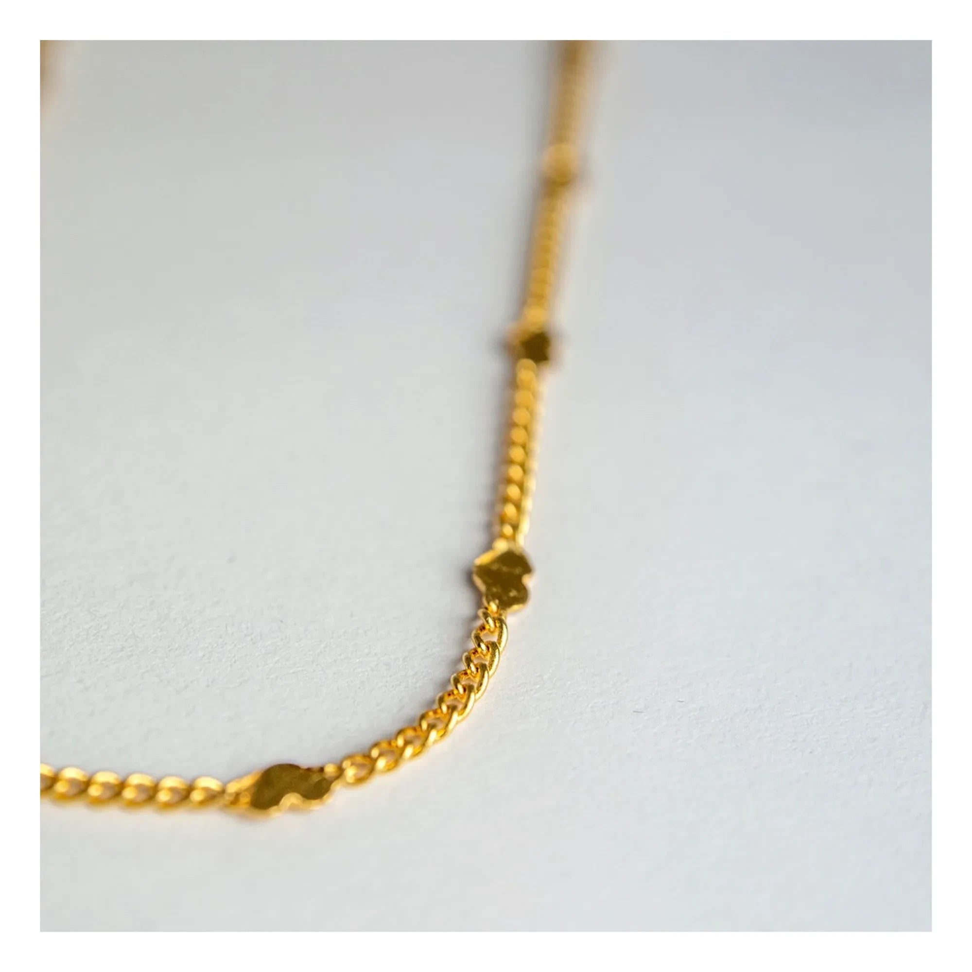 Adorabili – Halskette mit Herzchen | Gold