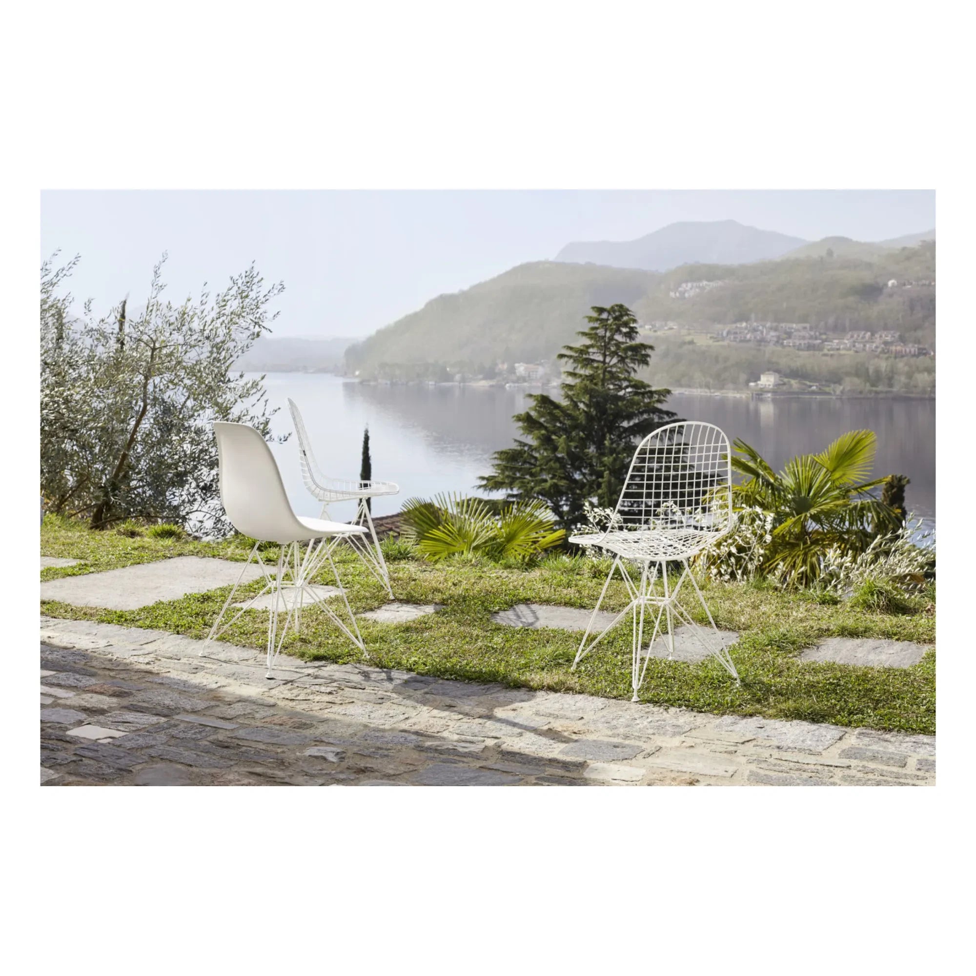 Vitra - Charles & Ray Eames imzalı Wire Chair DKR | Beyaz