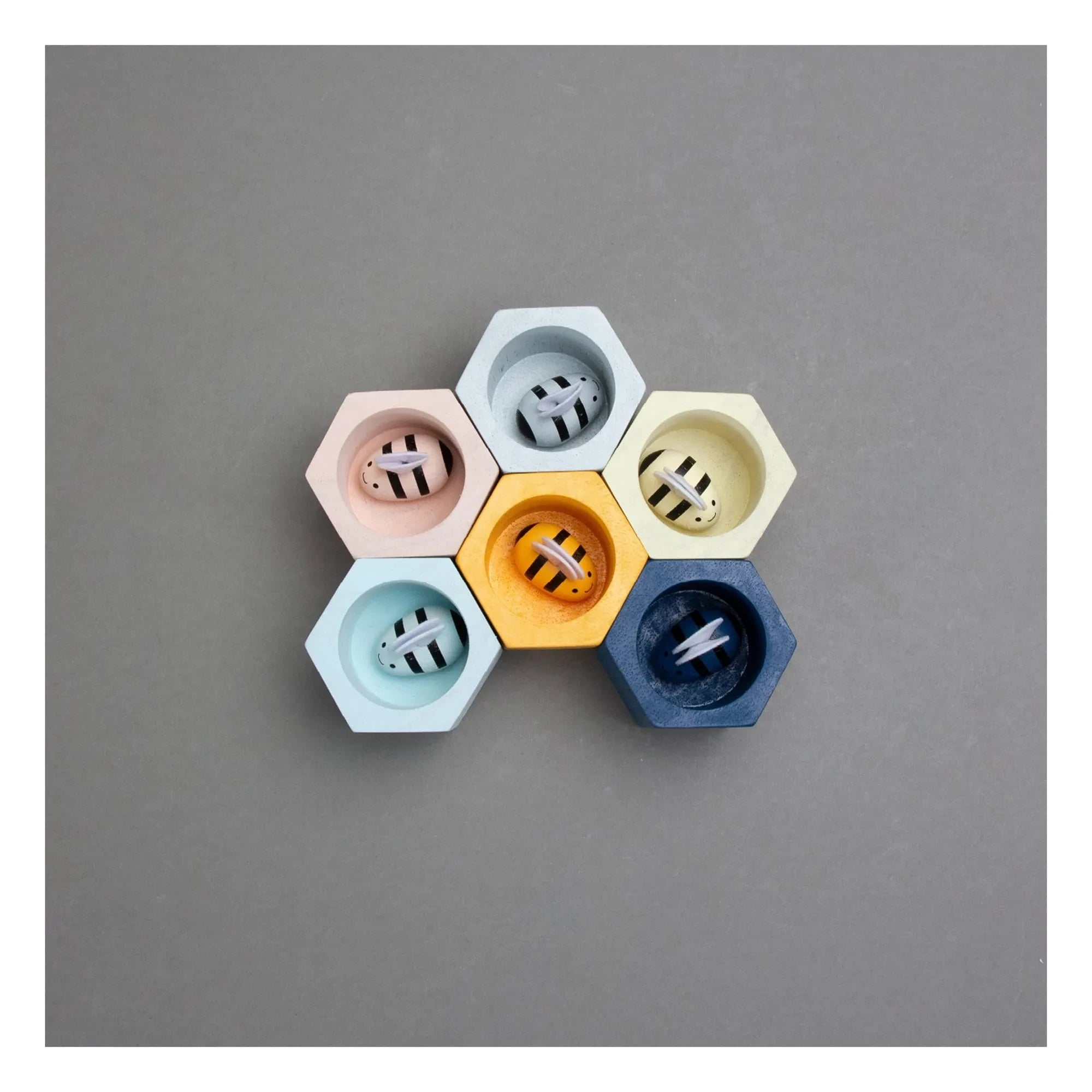 Plan Toys - Honigwaben-Zangenset