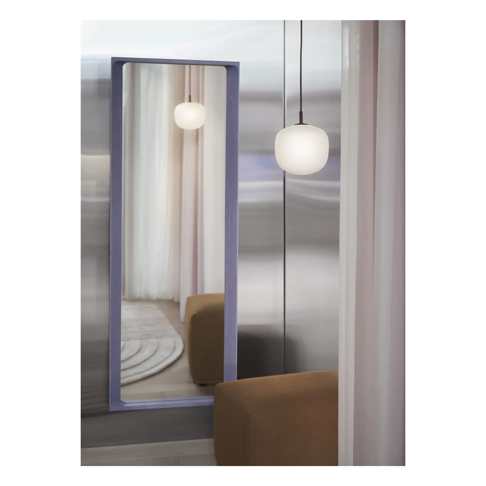 Muuto - Gebogener Spiegel, Rhys Kupfer | Flieder