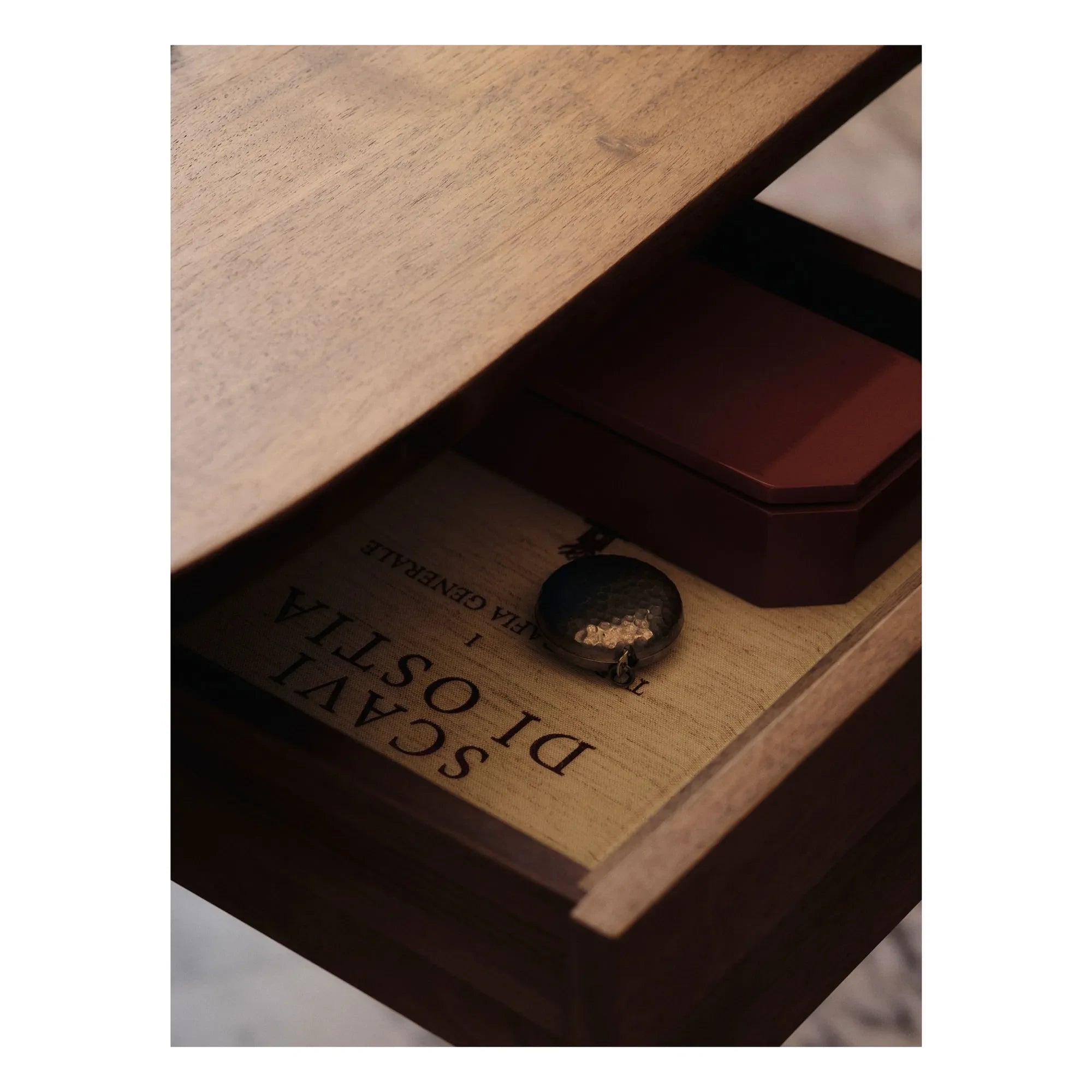 Ferm Living - FSC Feve ahşap konsol | Ceviz