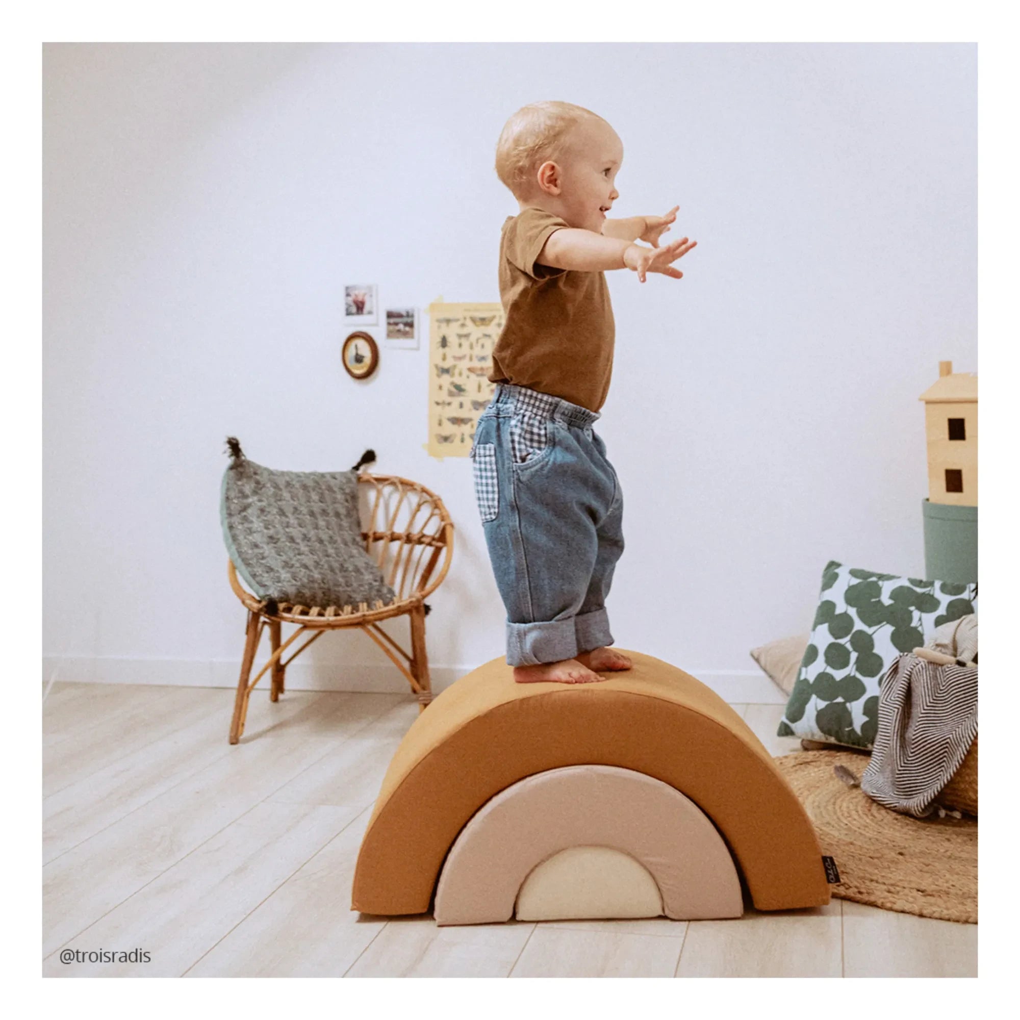 Charlie Crane - Milo Regenbogen Klettergerüst | Camel
