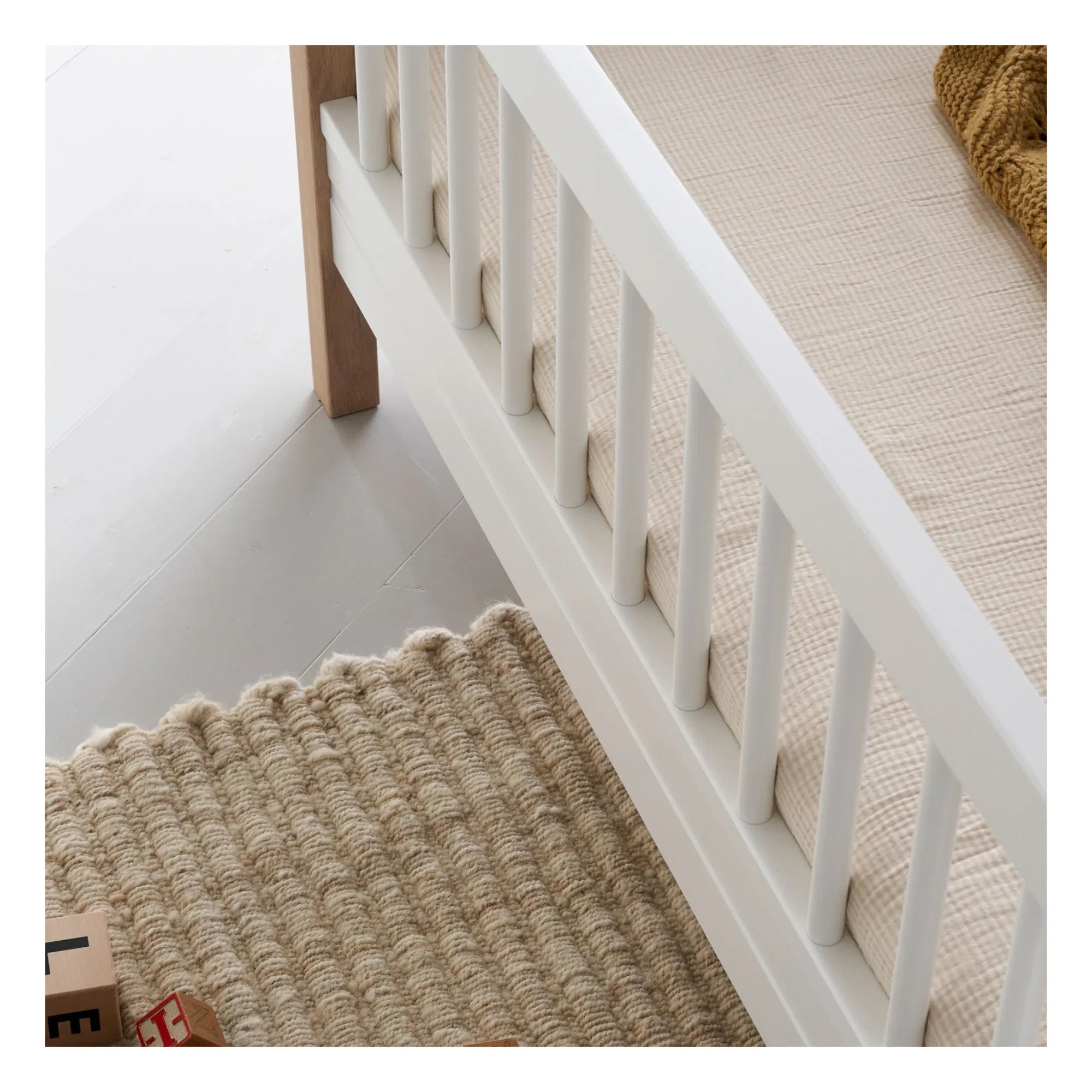 Oliver Furniture - Wood Mini+ طقم تحويل من سرير الأطفال إلى سرير الجونيور | بلوط
