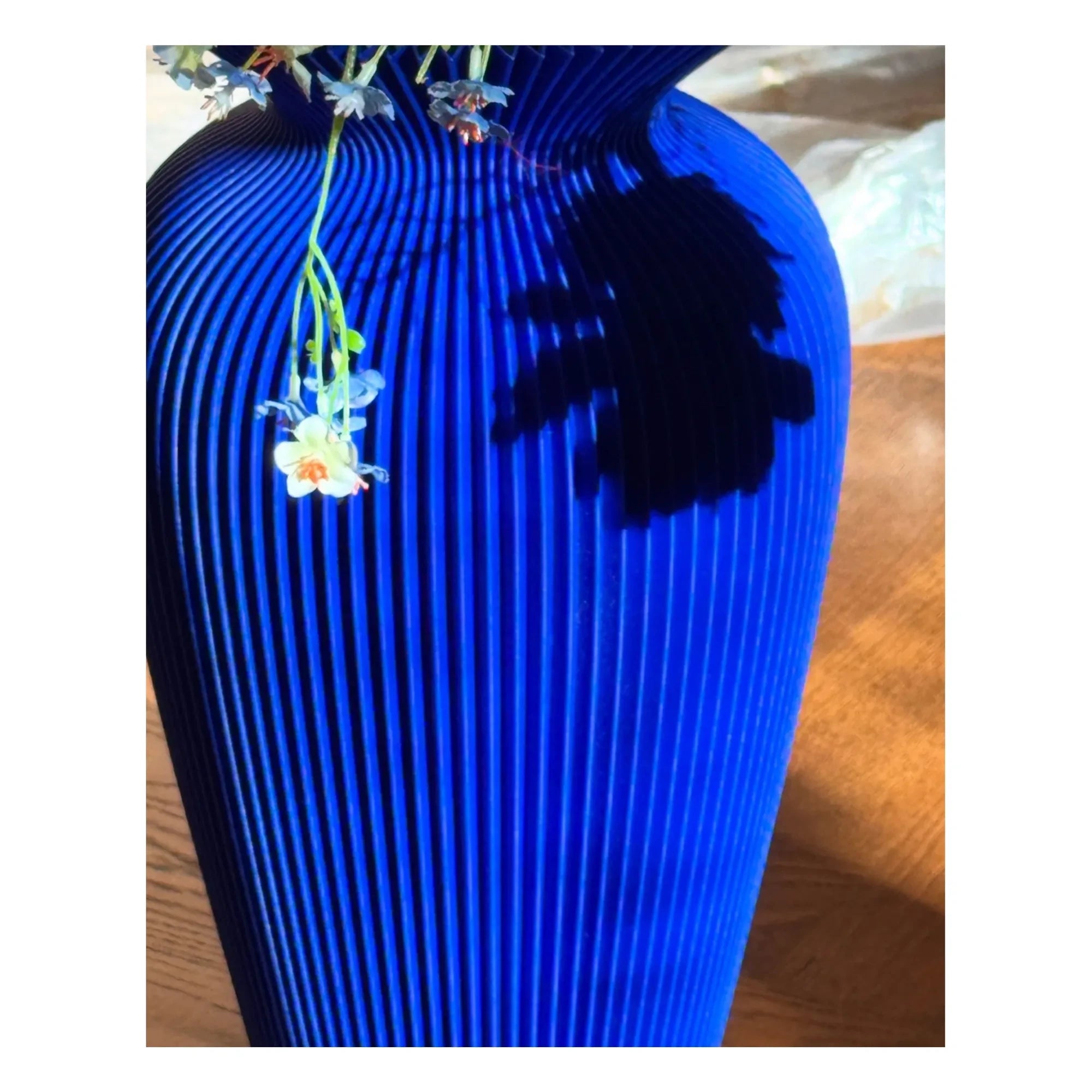 Manu Matters - Betty vazo | Klein Blue