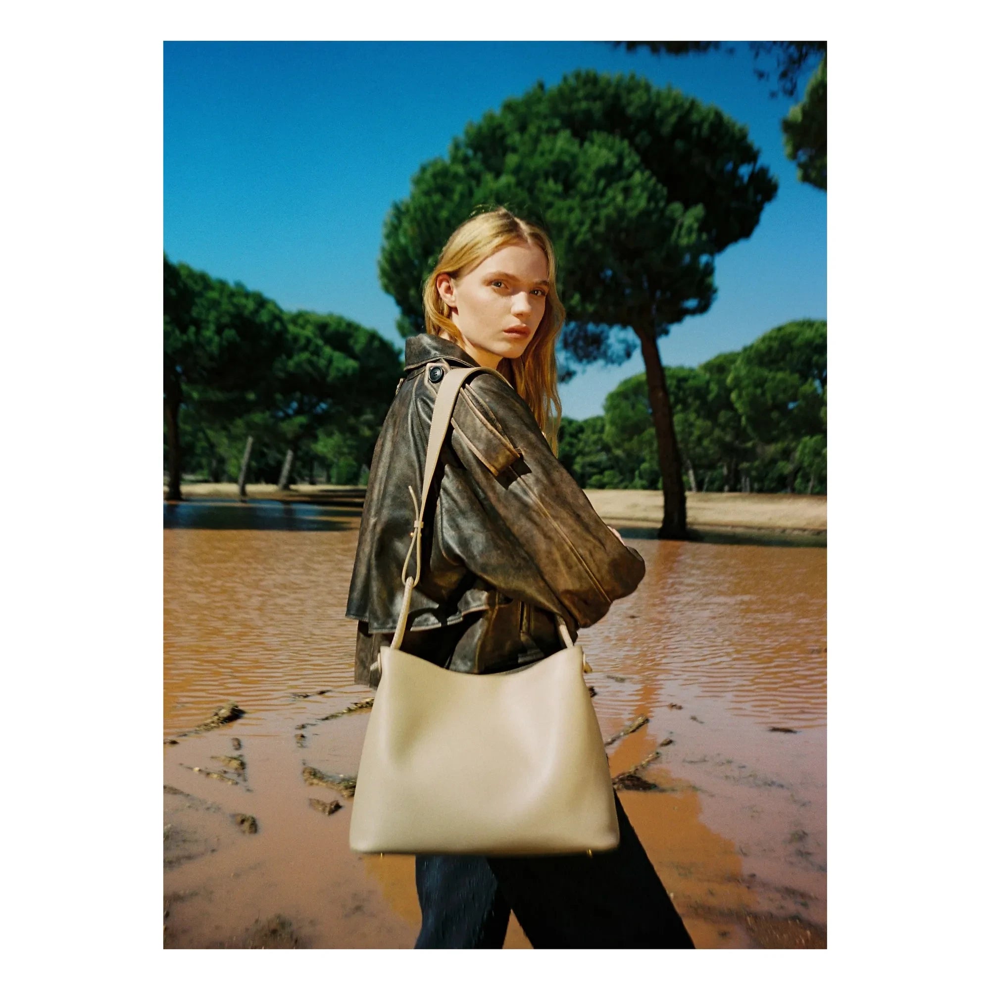 Handing - Vosges Grainé leather bag | Powder brown