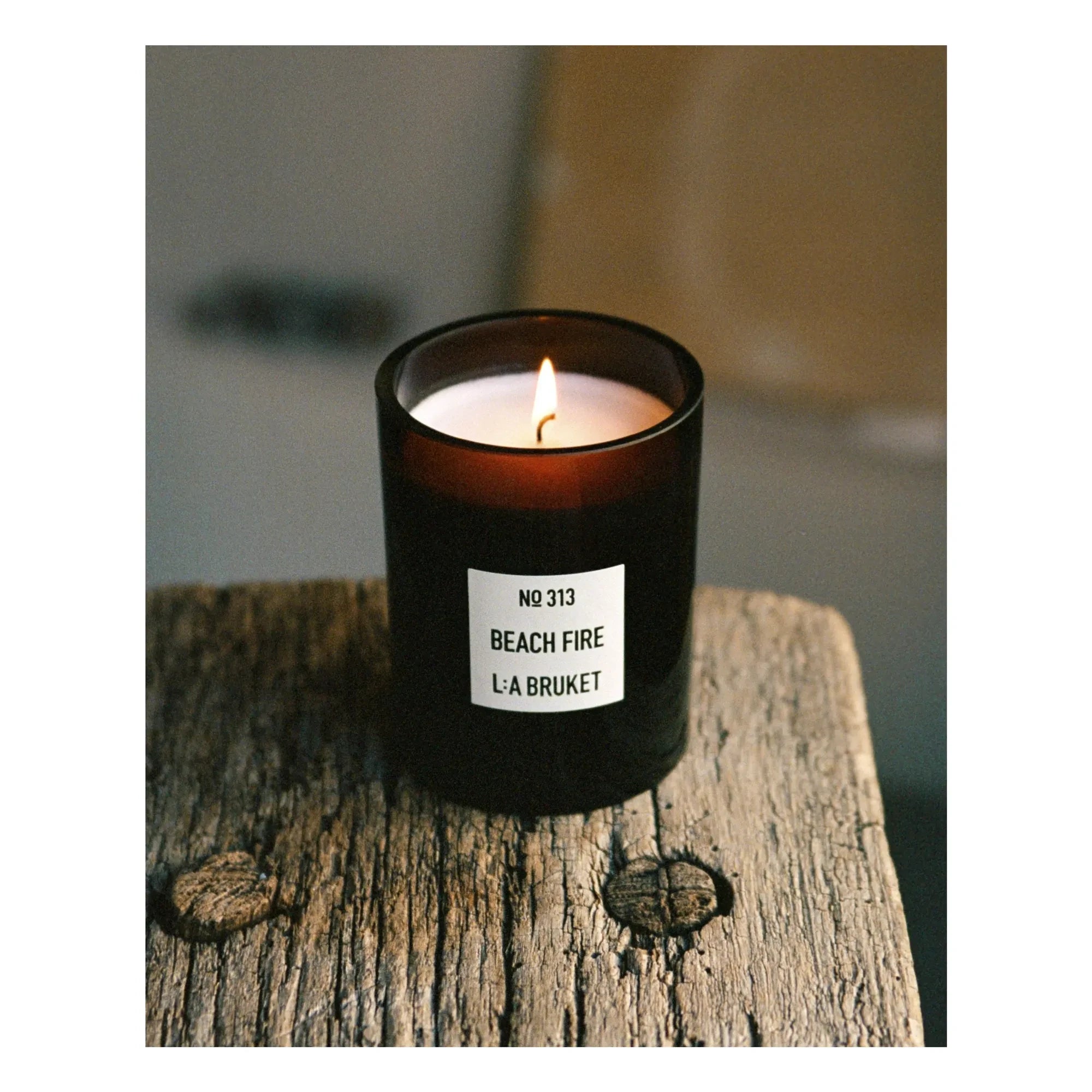 L:A BRUKET – Duftkerze Beach Fire – 260g | Farblos