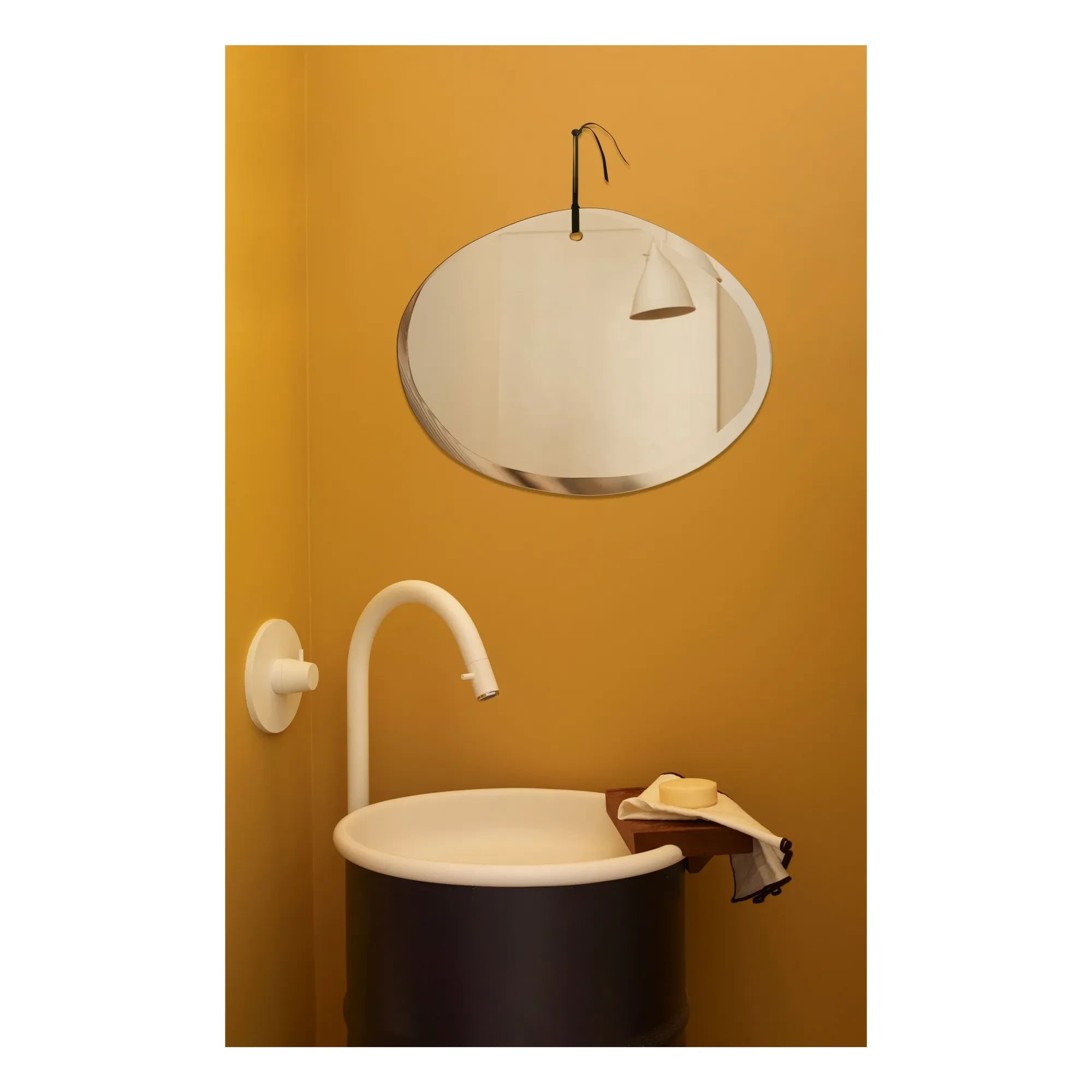 M Nuance - Ekstra İnce Pahlı Ayna - Rastgele Yatay Oval Form 55x40 cm