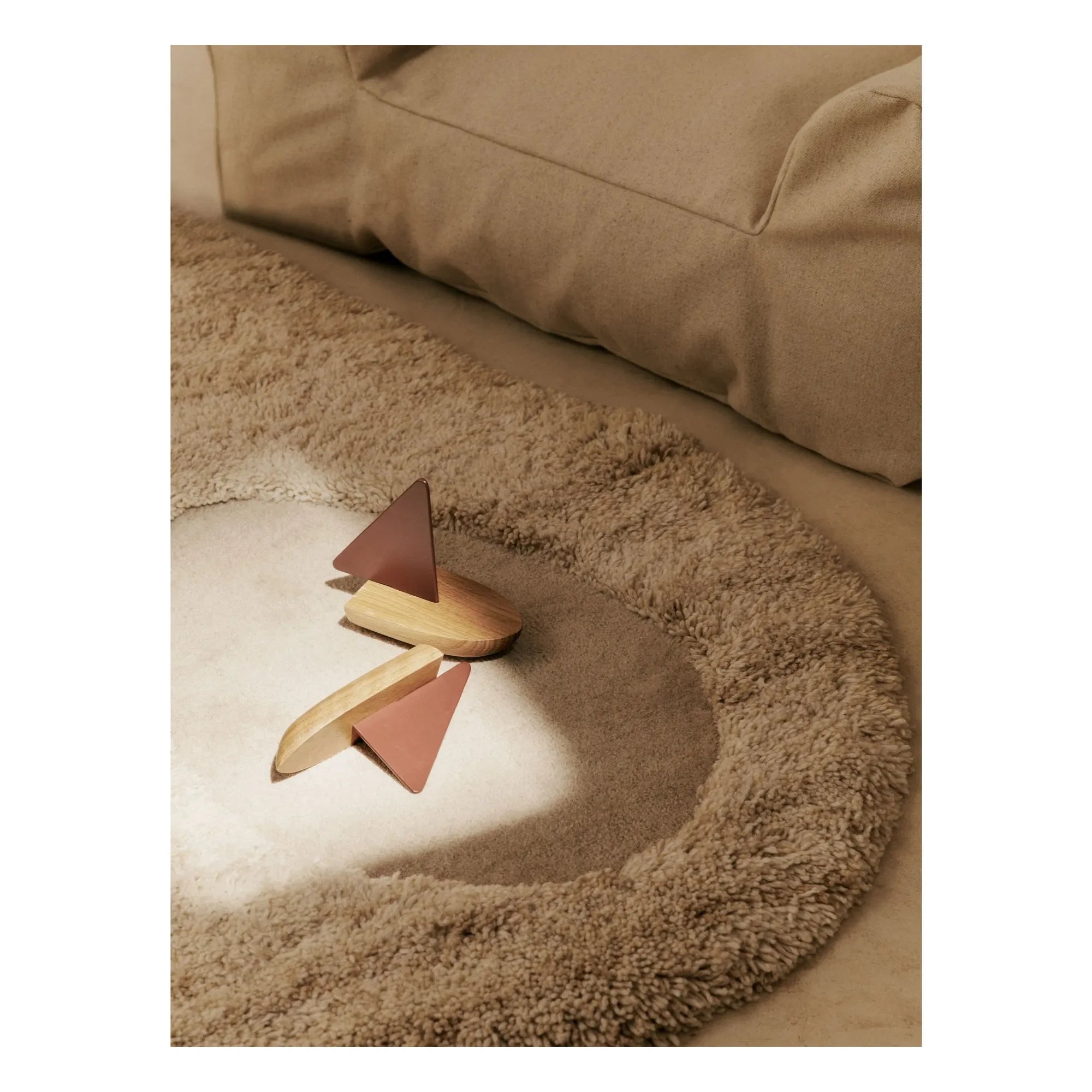 Ferm Living Kids - Kove püsküllü halı | Kum
