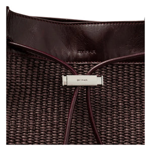 BY FAR - Kayla Bast- und Ledertasche | Bordeaux