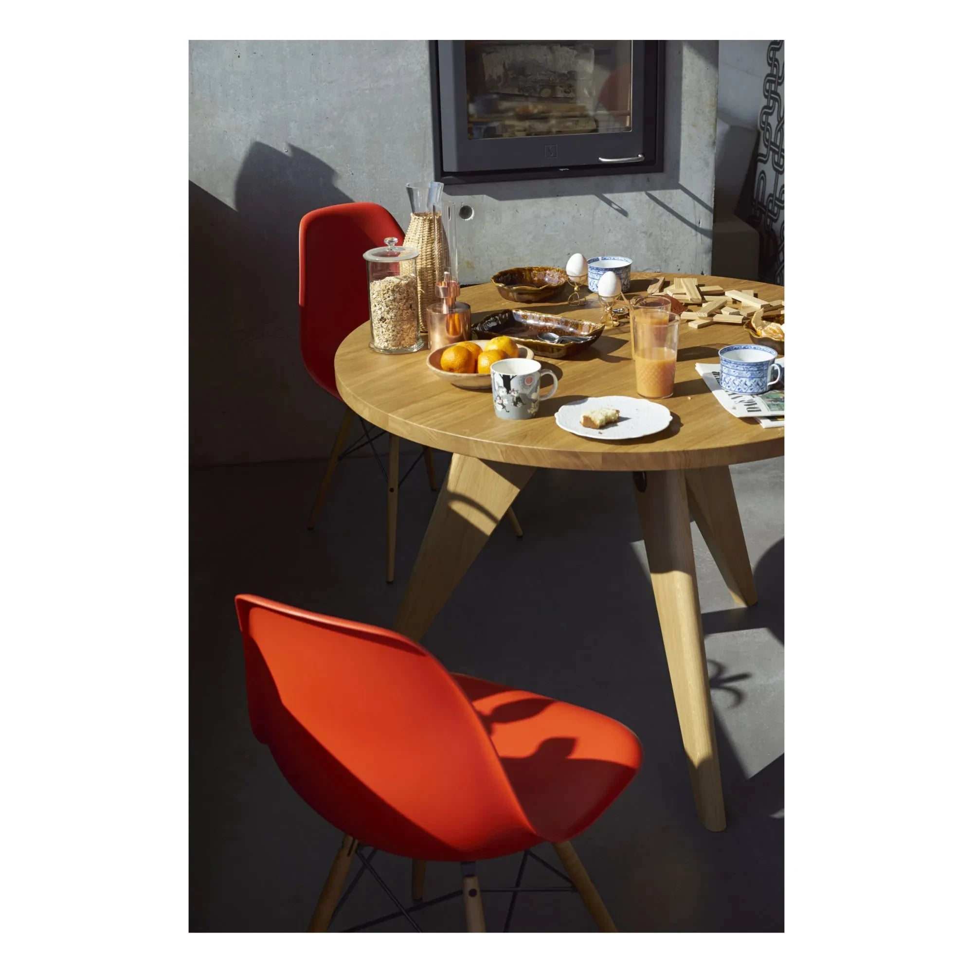 Vitra - DSW Plastic Chair - Ahornuntergestell - Charles & Ray Eames | Mohnrot