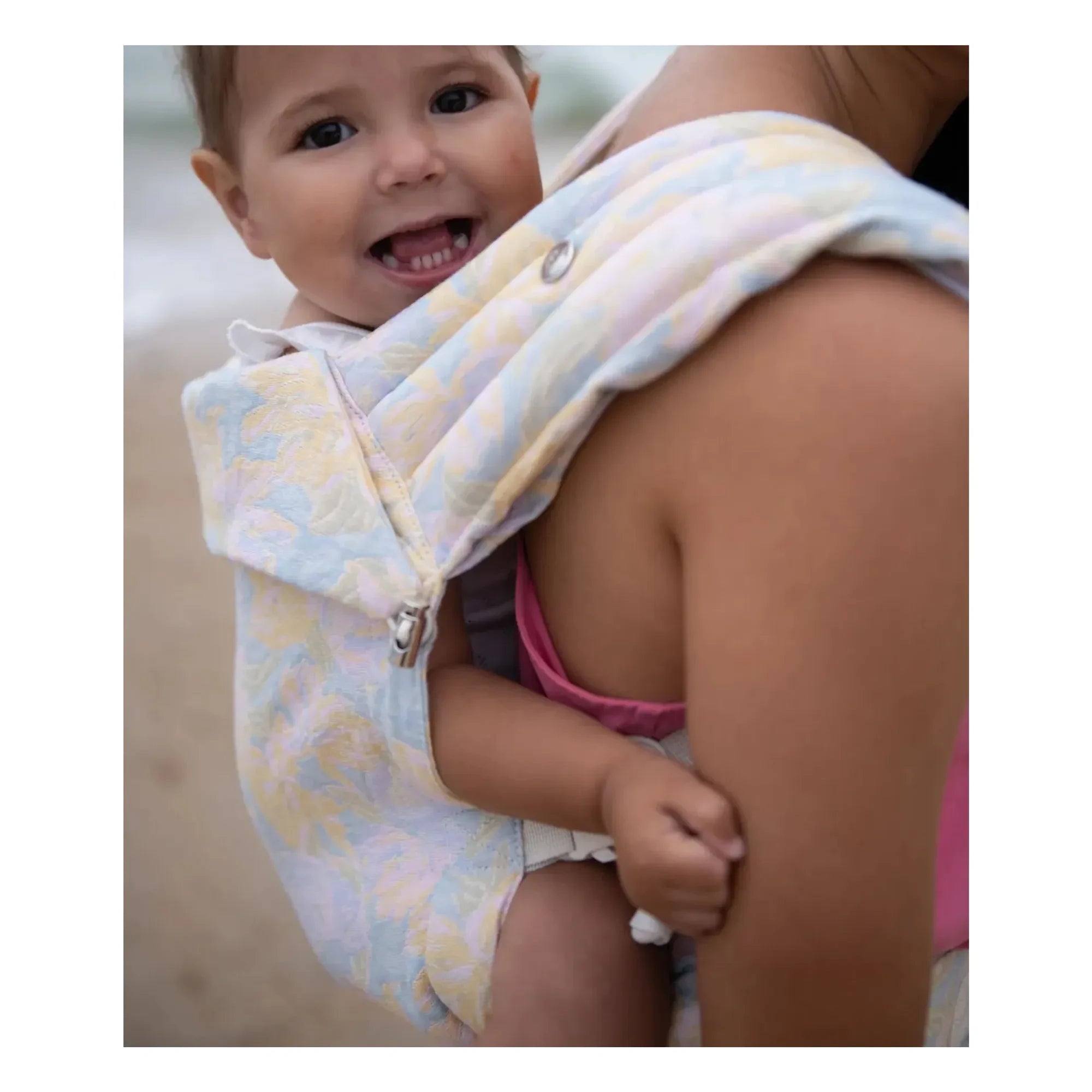 Mama Hangs - Babytrage Carry & Bloom | Pastell