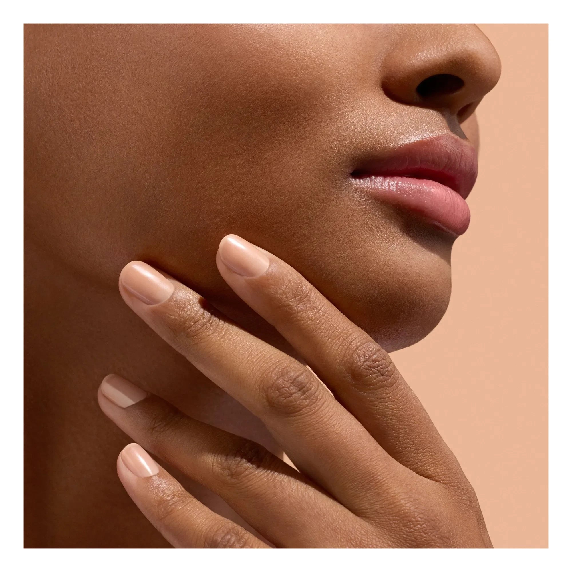 Manucurist - CC Polish Active Smooth 02 pflegender Nagellack, der die Nageloberfläche verschönert - 15 ml