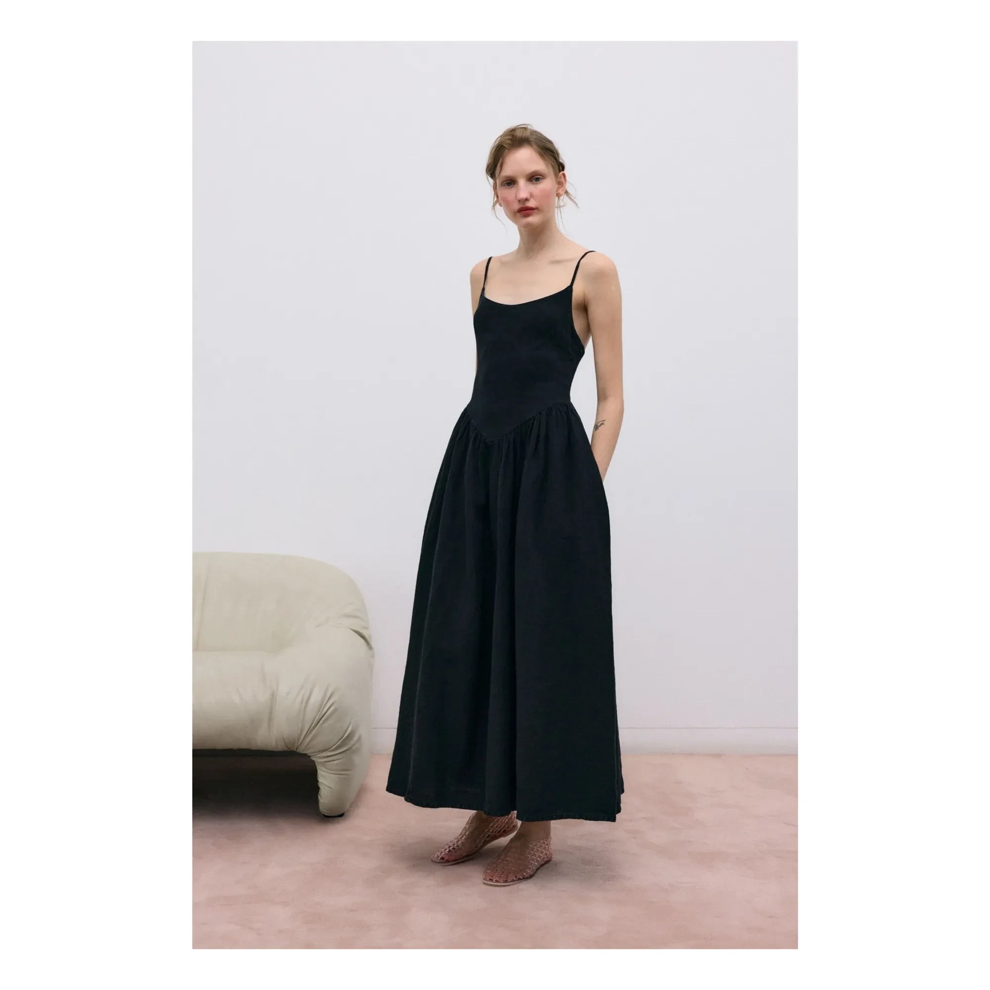 the new society - Lippia Baumwoll- und Leinenkleid | Schwarz