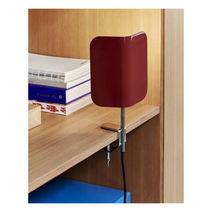 Hay - Lampada da tavolo Apex con morsetto | Rossa
