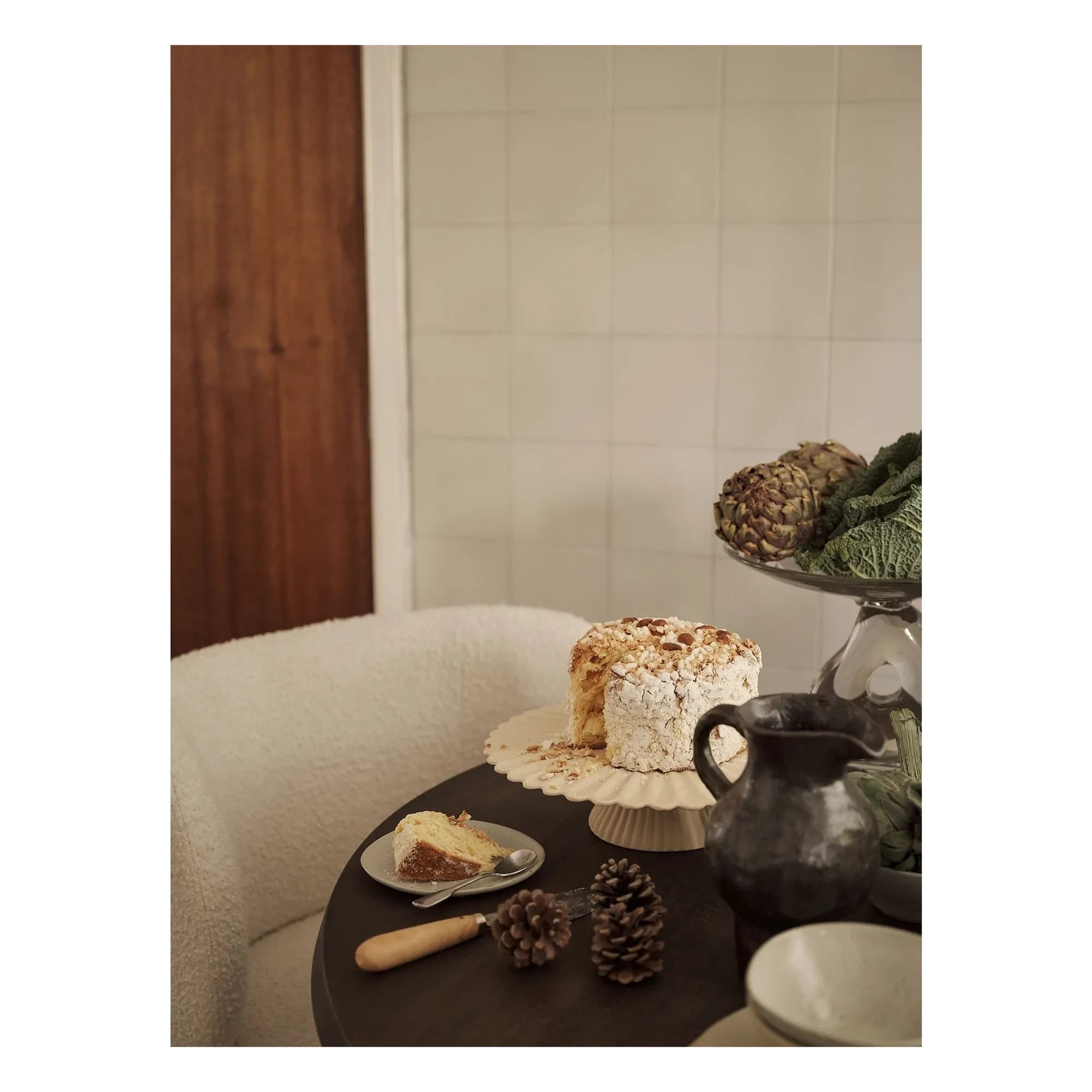 Ferm Living - Spring Keramik-Kuchenständer | Gebrochenes Weiß
