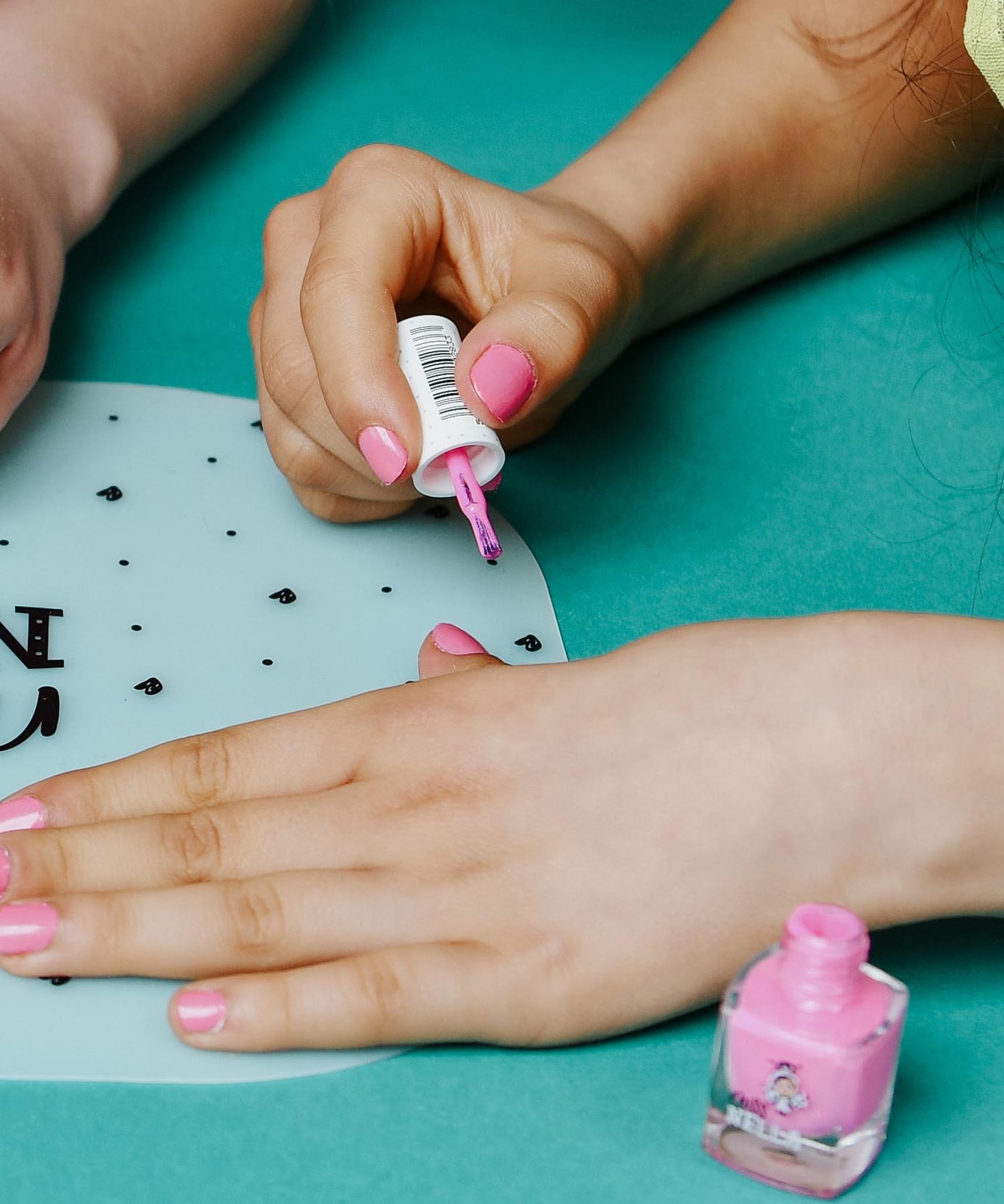 Miss Nella - Koraljno Roza Sjajni Ljušteći Lak za Nokte