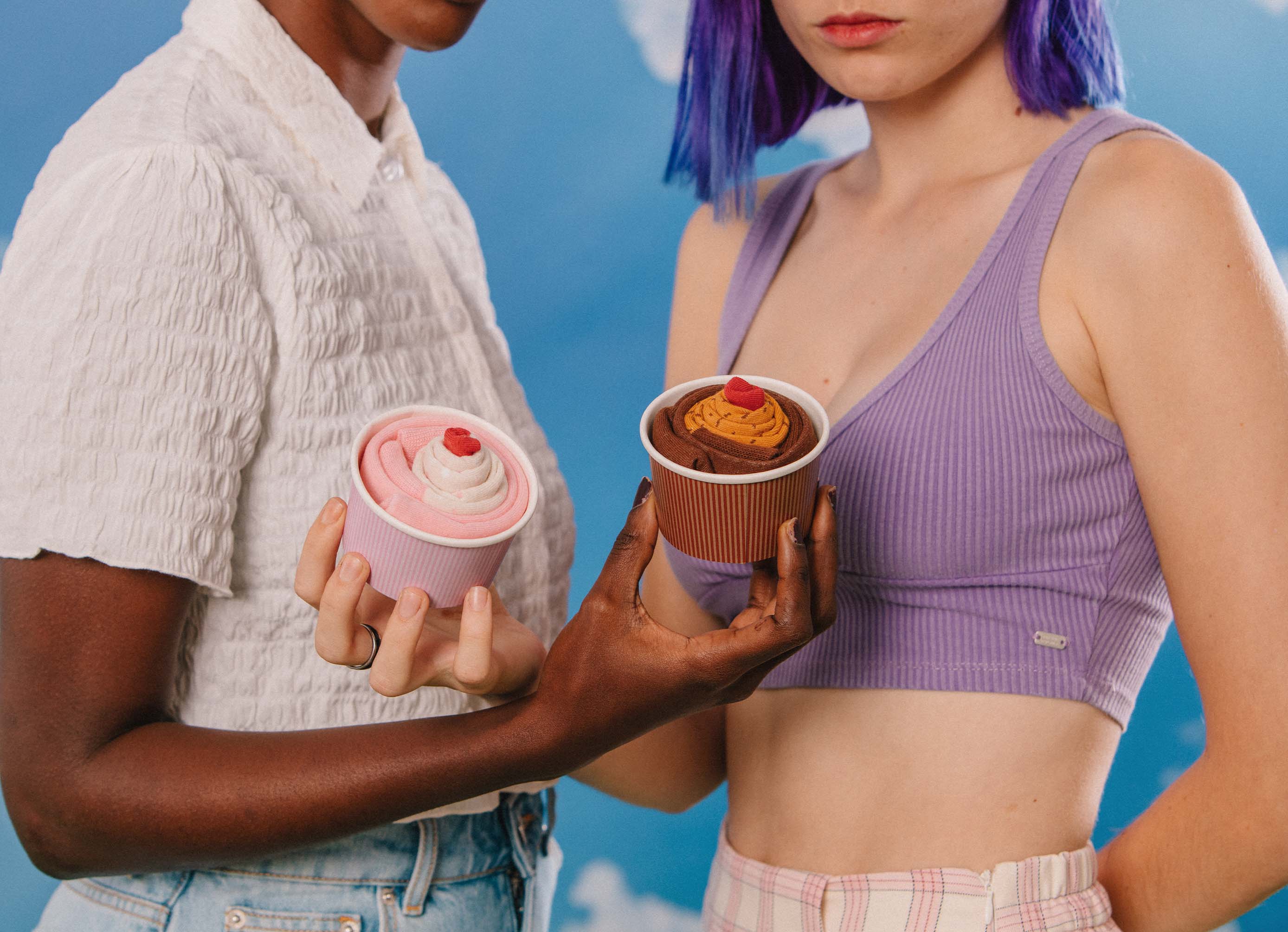 Eat My Socks - Yetişkin Çilekli Cupcake Çorap-Dinossi