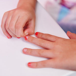 Miss Nella - طلاء أظافر أحمر لامع قابل للتقشير