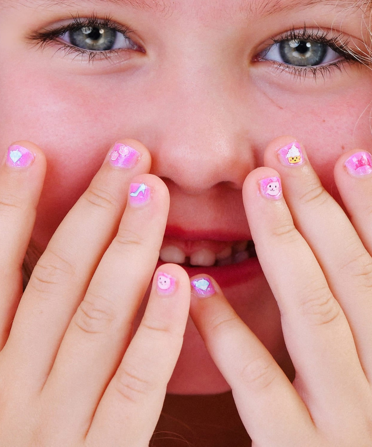 मिस नेला - सबसे पसंदीदा नेल स्टिकर्स