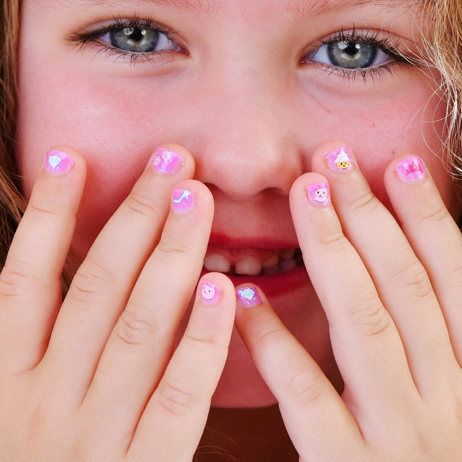 मिस नेला - सबसे पसंदीदा नेल स्टिकर्स