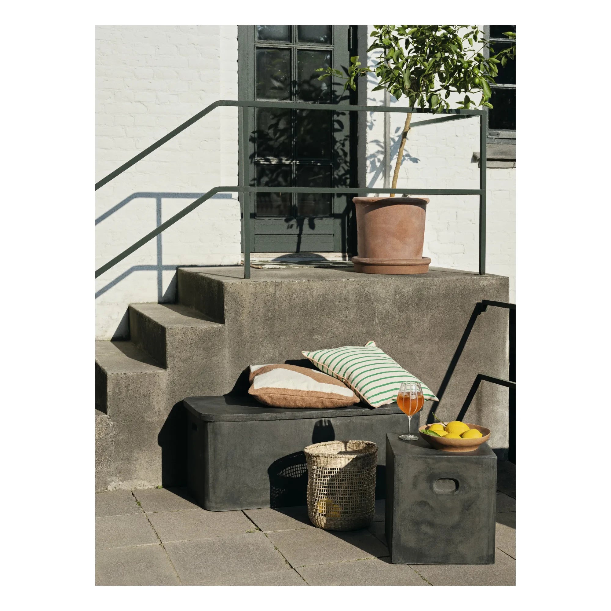 Broste Copenhagen - Faserzementhocker | Carbon