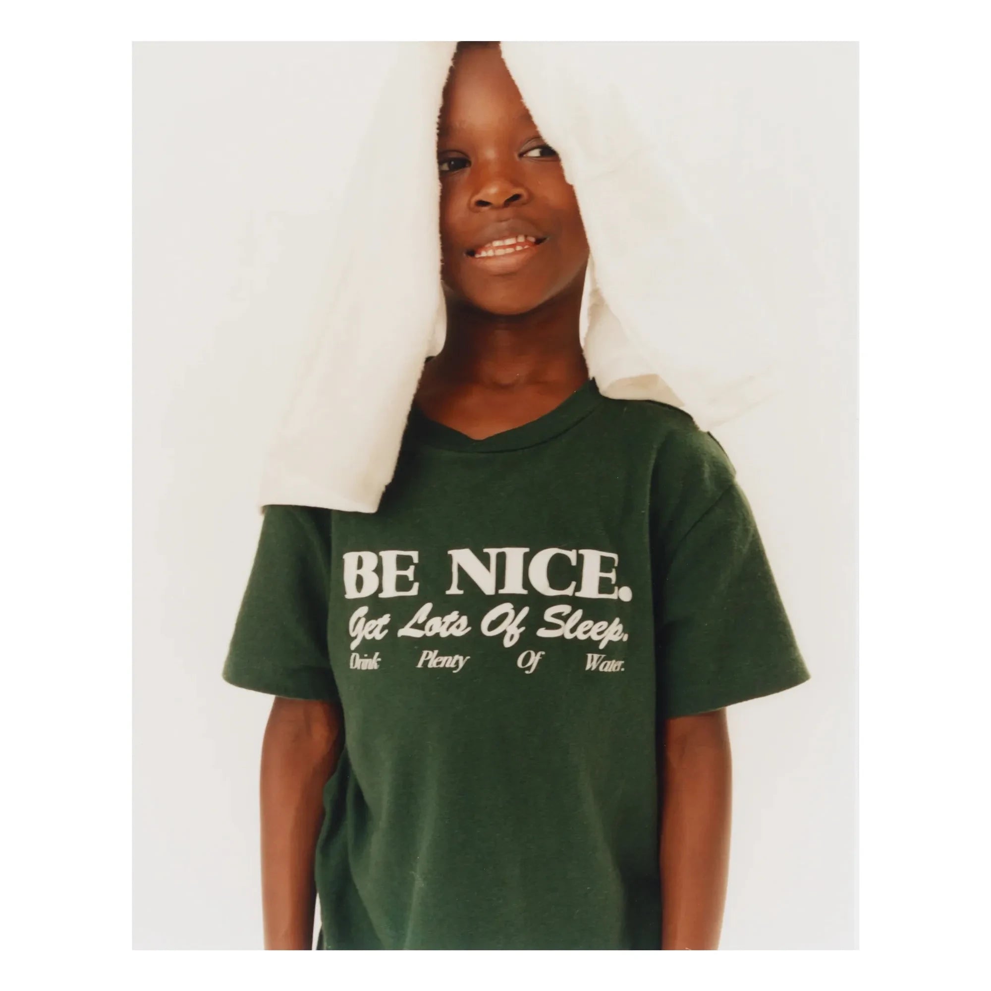 Sporty & Rich - Be Nice T-shirt Made from Recycled Cotton | Dark Green
