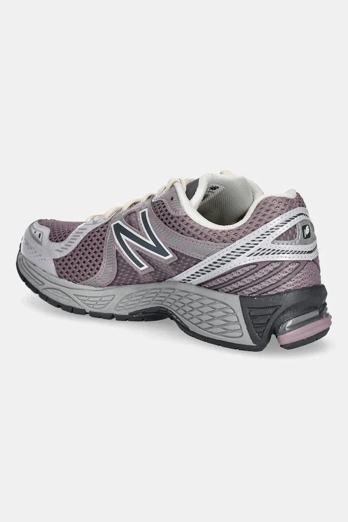 New Balance 860