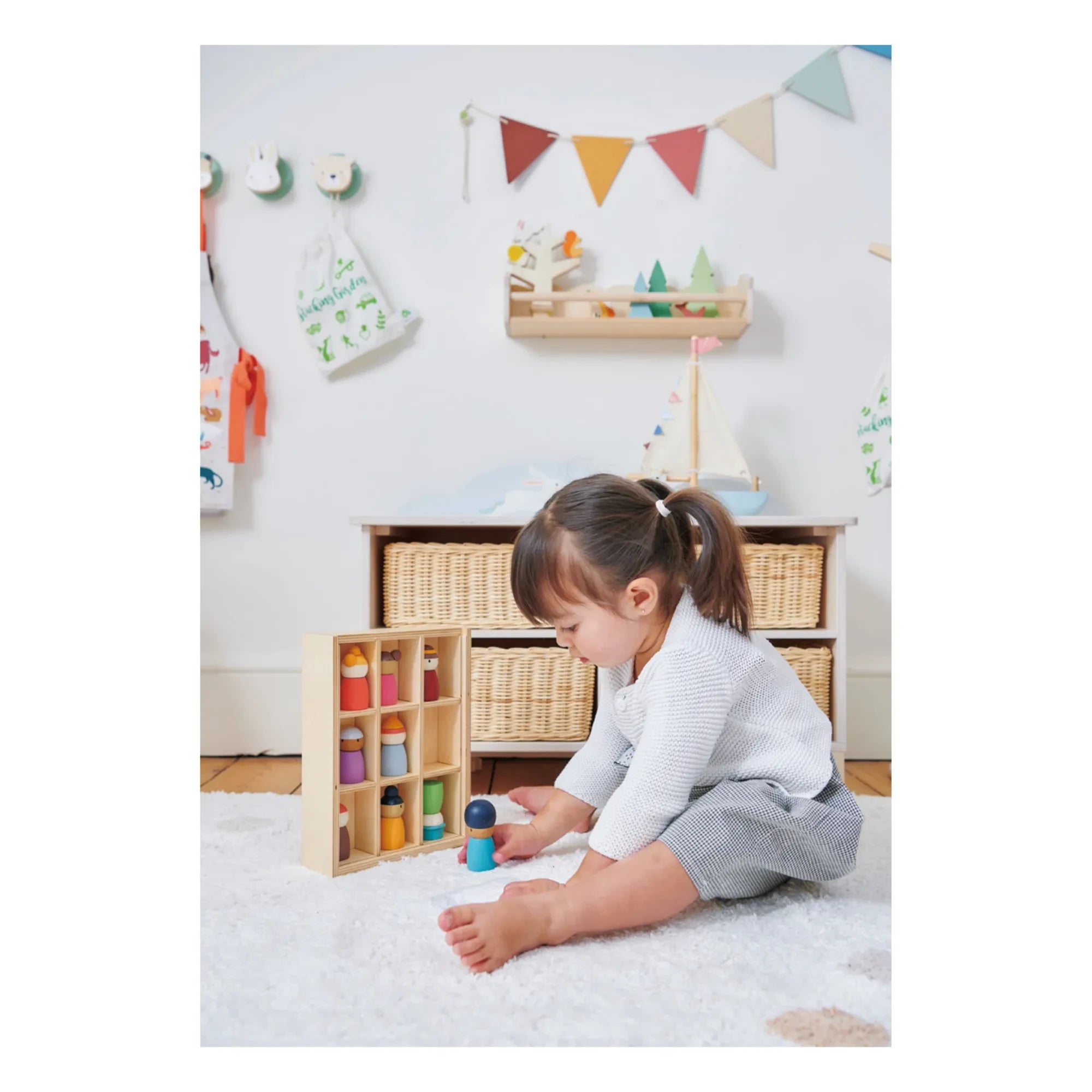 Tender Leaf Toys - Happy Folk Hotel und Holzfiguren